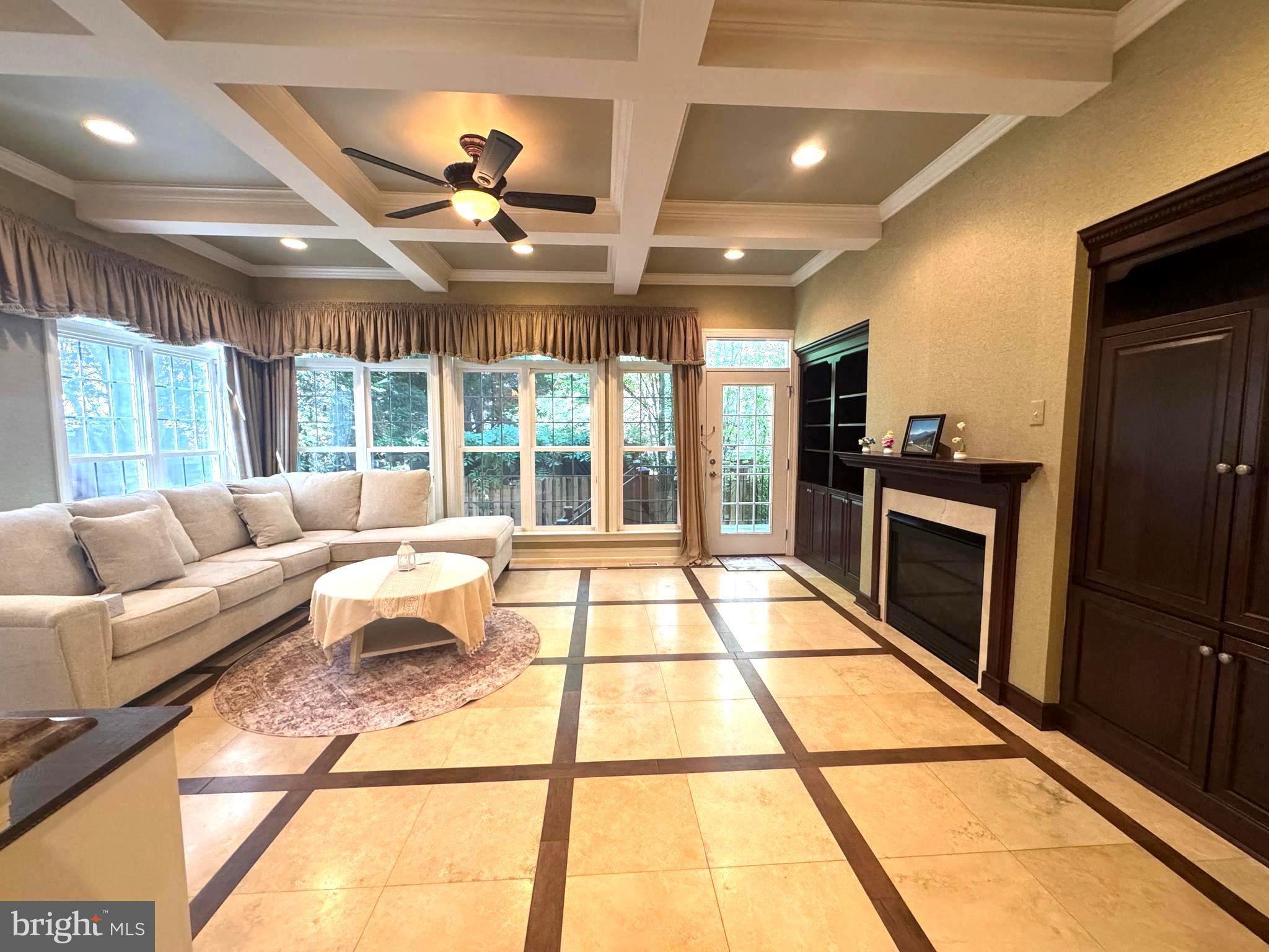 OAKTON VILLAGE - Residential