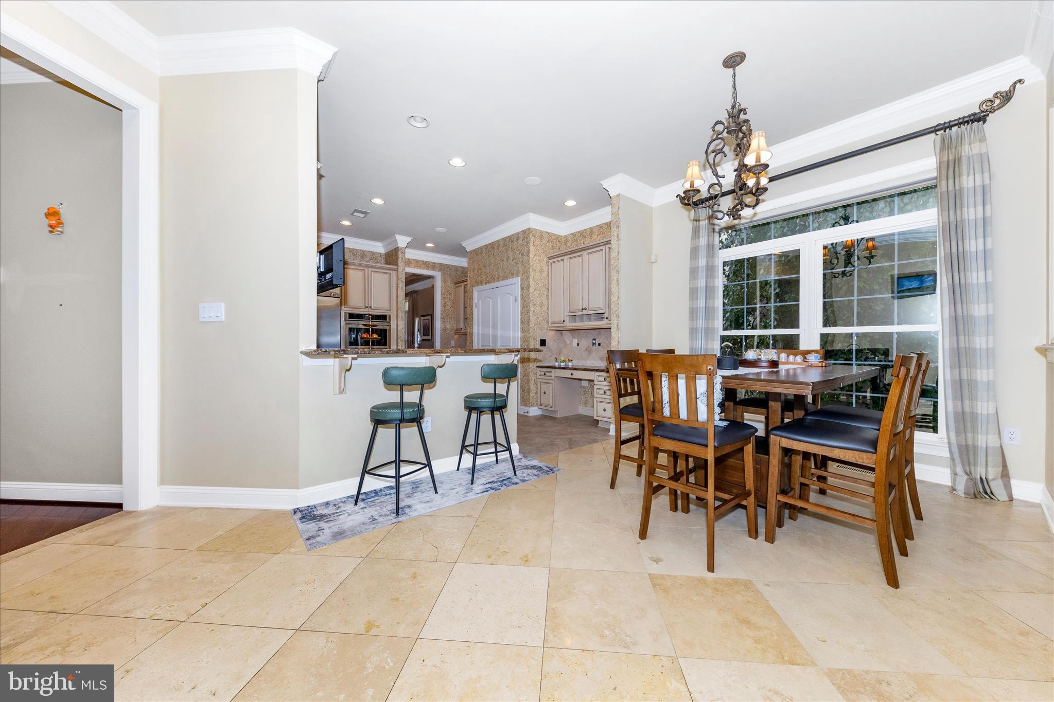 OAKTON VILLAGE - Residential