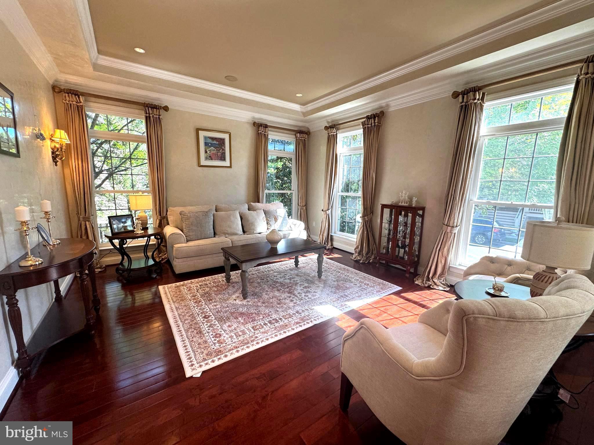 OAKTON VILLAGE - Residential