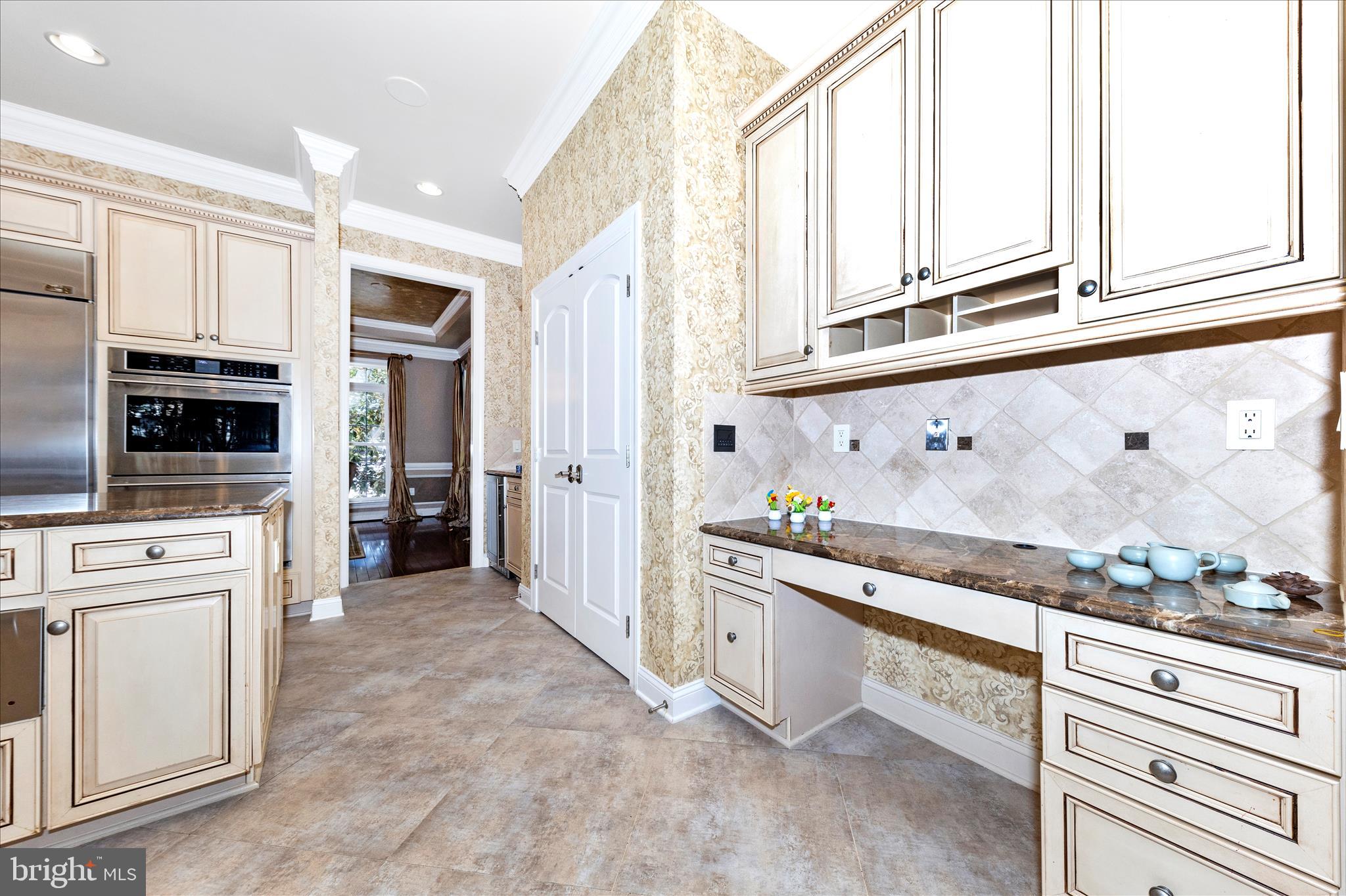 OAKTON VILLAGE - Residential