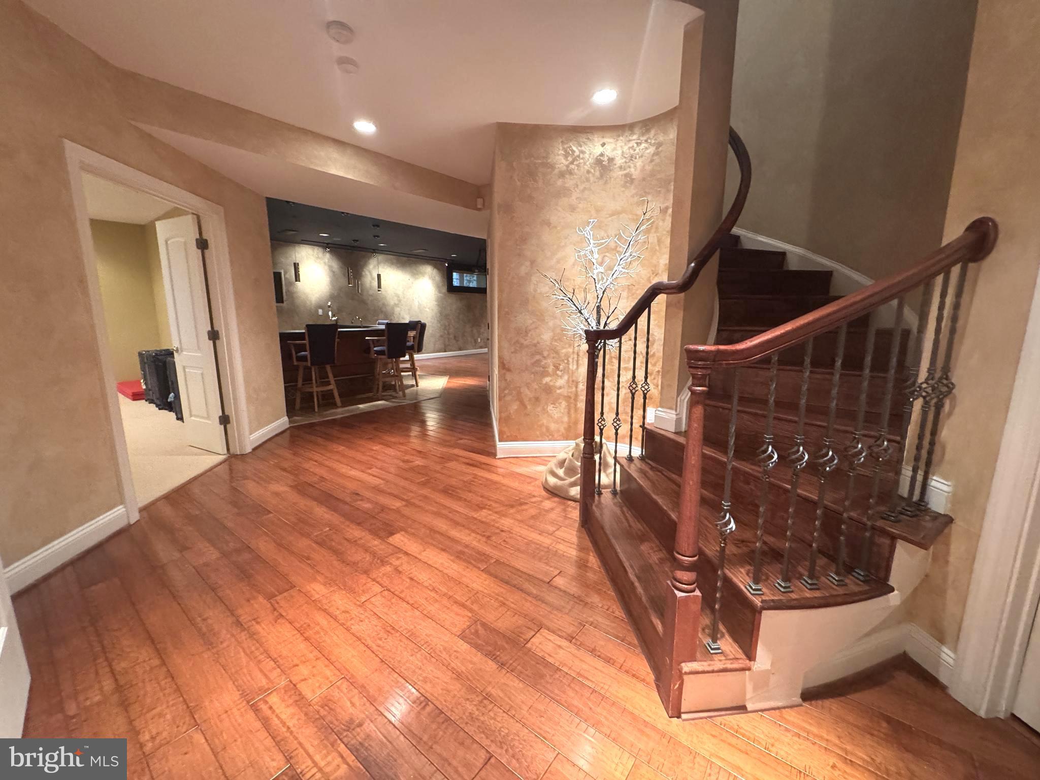 OAKTON VILLAGE - Residential