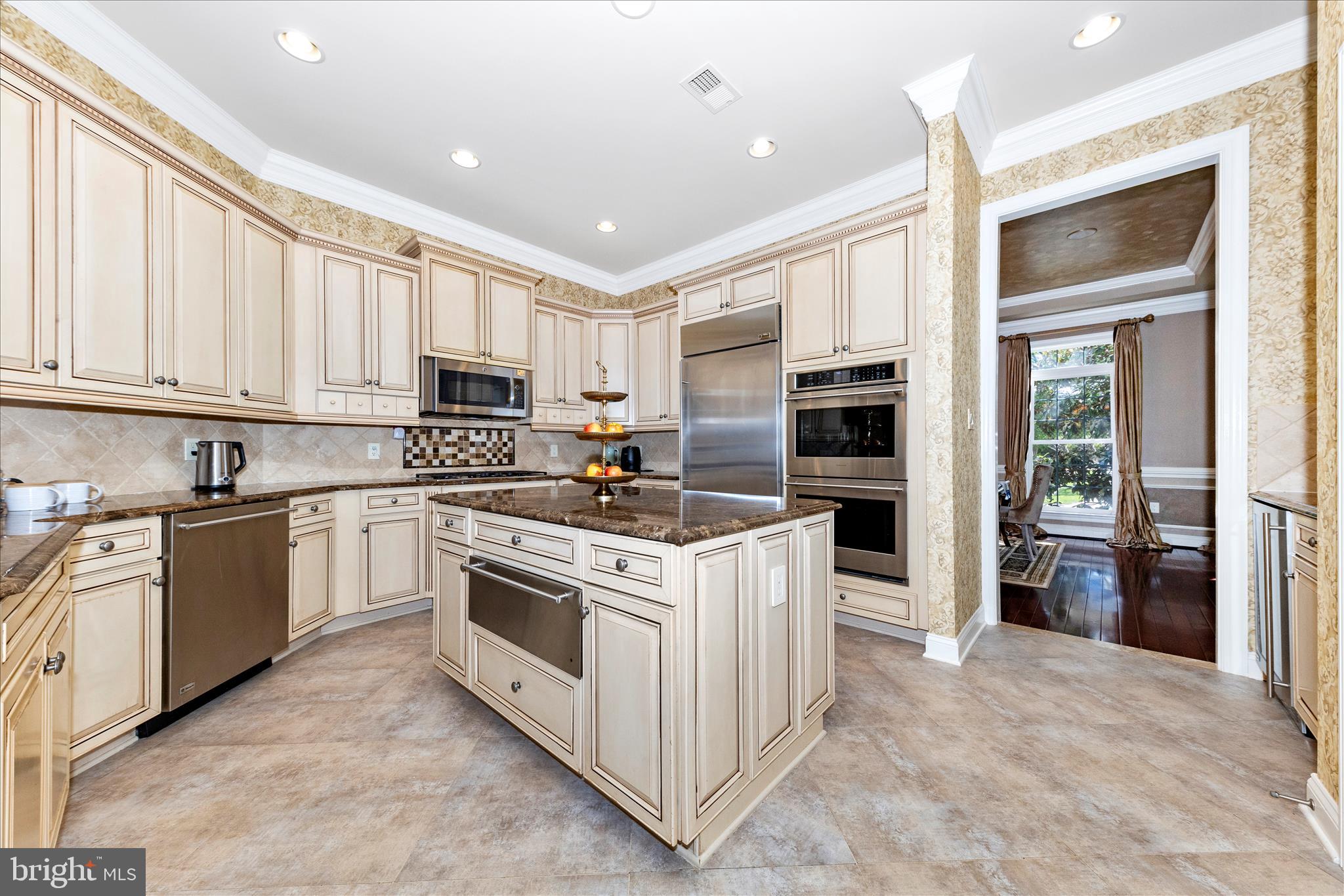 OAKTON VILLAGE - Residential