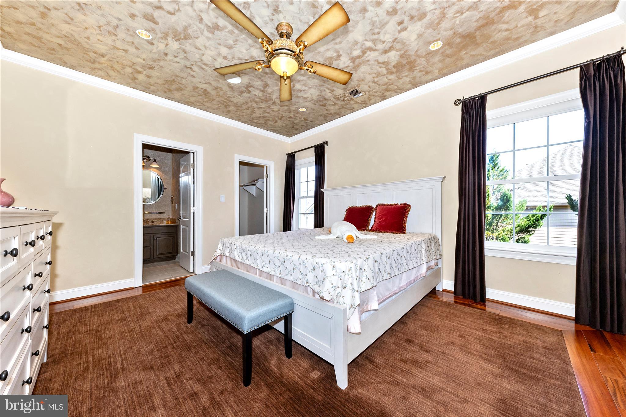 OAKTON VILLAGE - Residential