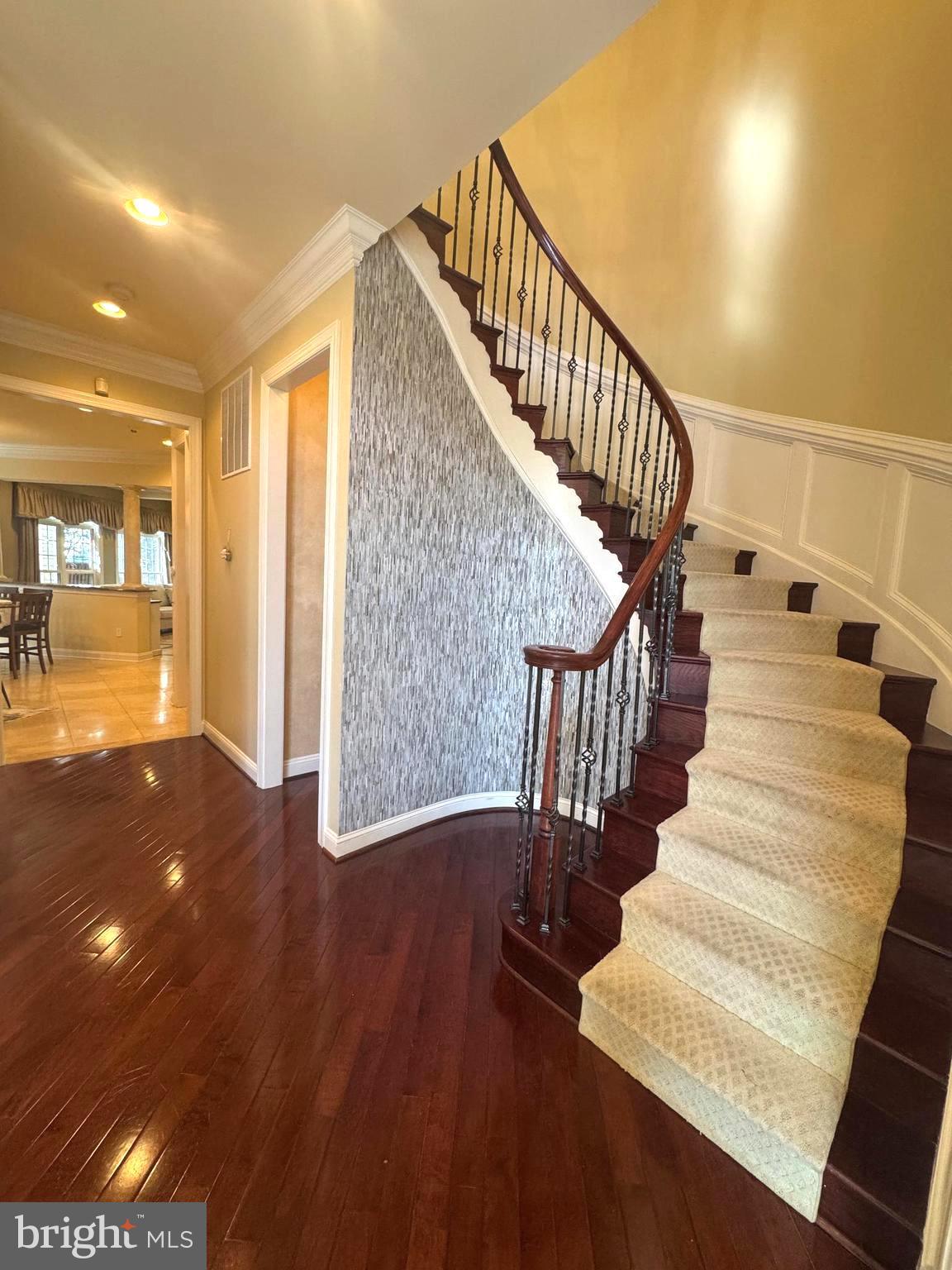 OAKTON VILLAGE - Residential