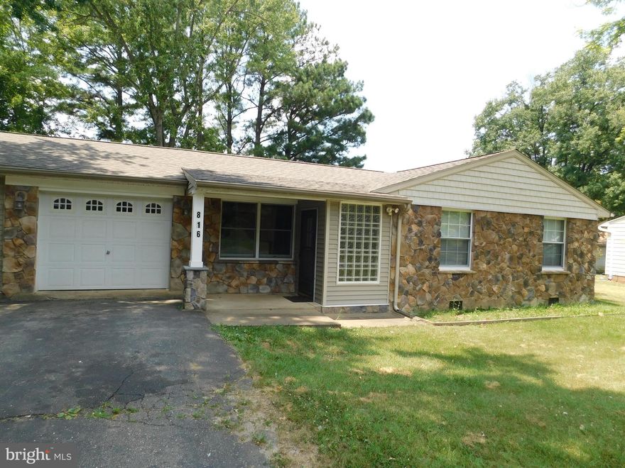 Lovely 3BR, 2BA rambler in Chancellor Green Subdivision. Covered porch leads to LARGE living room w/hardwood floor, Light-filled family room with beautiful skylight, french doors to deck &fenced backyard. Unique kitchen island w/granite counter tops, a chef's dream!  Master suite w/walk in closet, garden tub, skylight. Garage w/multiple shelves&organizers.