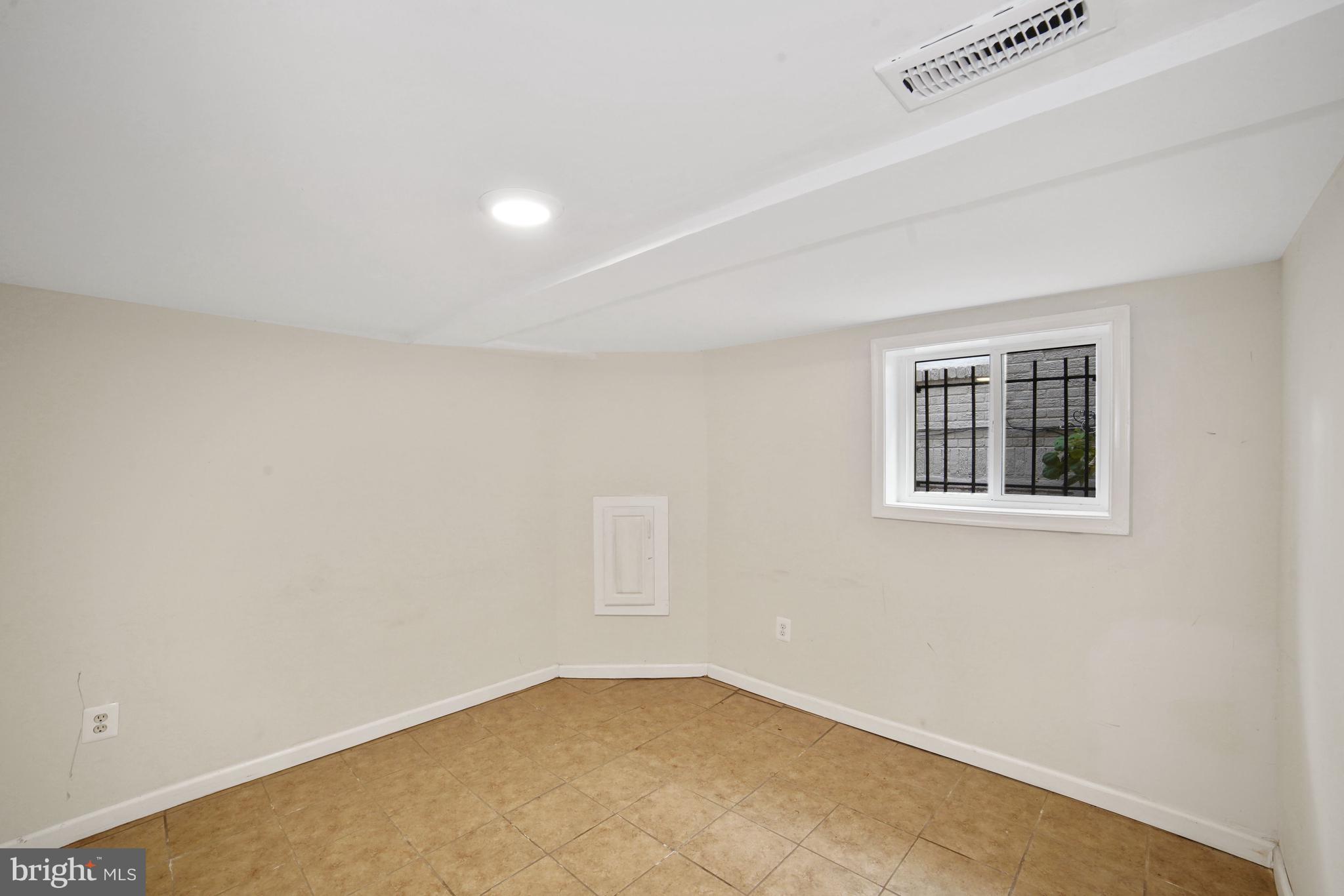 DEANWOOD PARK - Residential