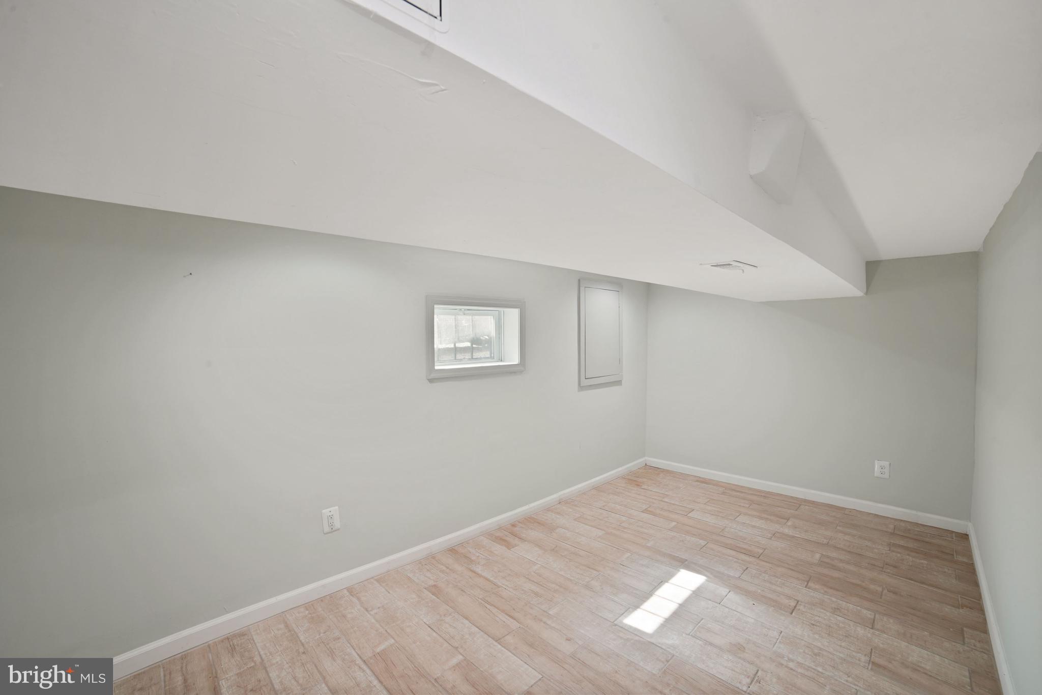 DEANWOOD PARK - Residential