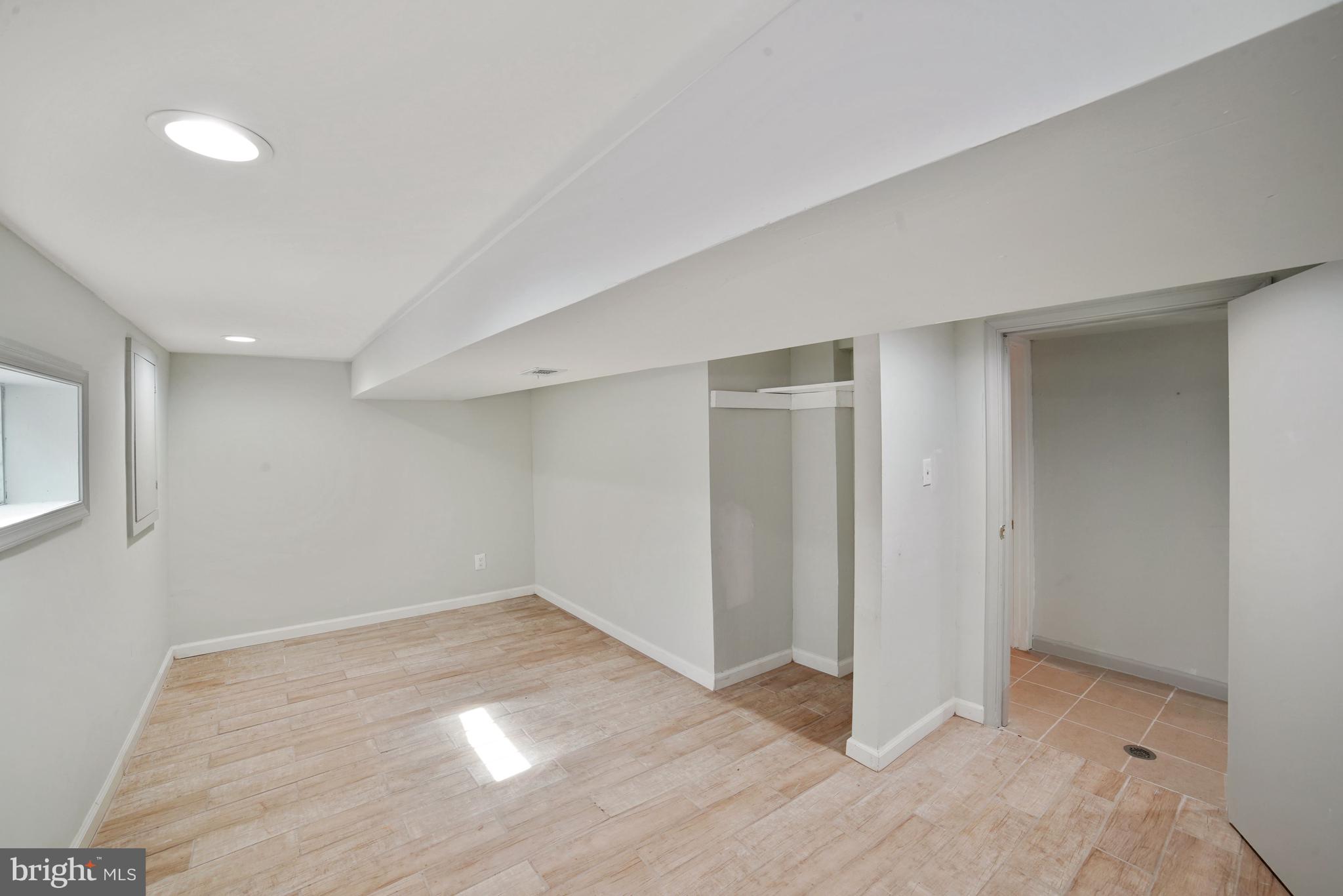 DEANWOOD PARK - Residential