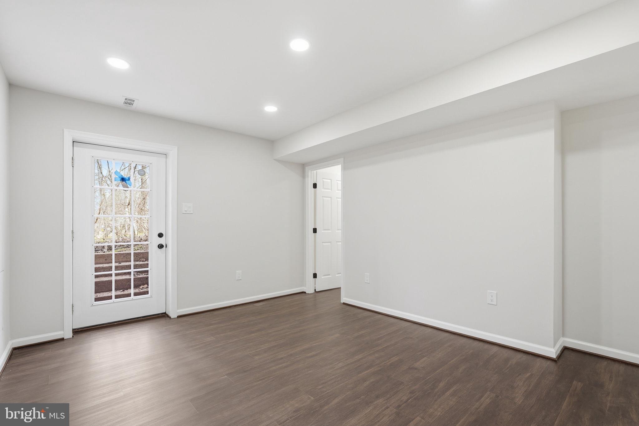 WARRENTON LAKES - Residential