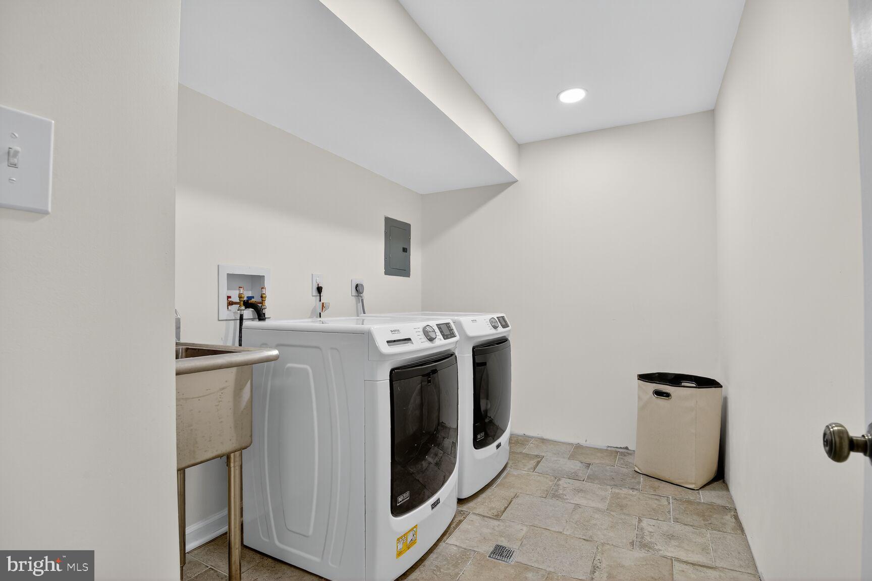 RAMBLEWOOD - Residential Lease