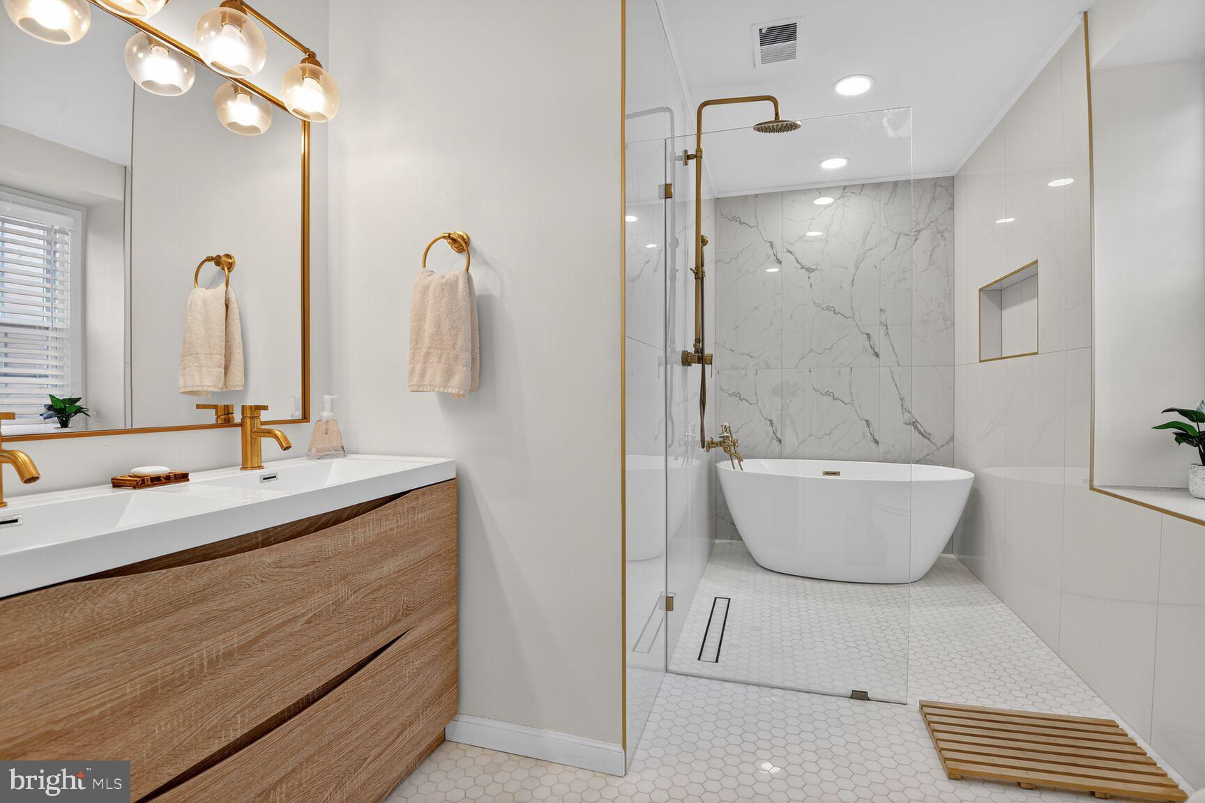 RAMBLEWOOD - Residential Lease