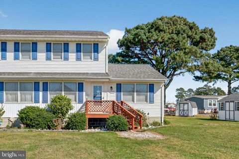 Townhouse For Sale - 6135 Martin Lane<br/> CHINCOTEAGUE ISLAND, VA 23336