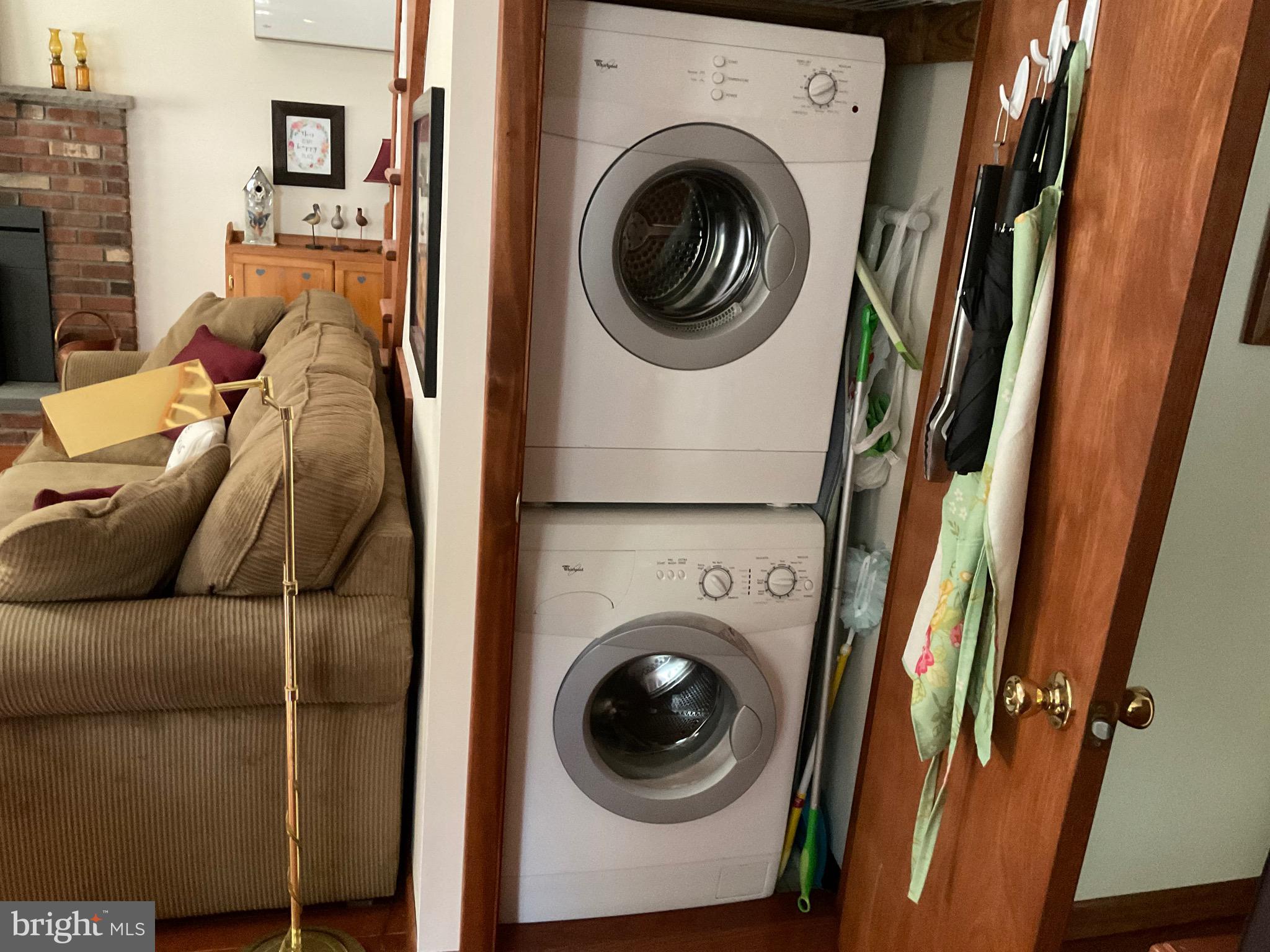 ARROWHEAD  LAKES - Residential