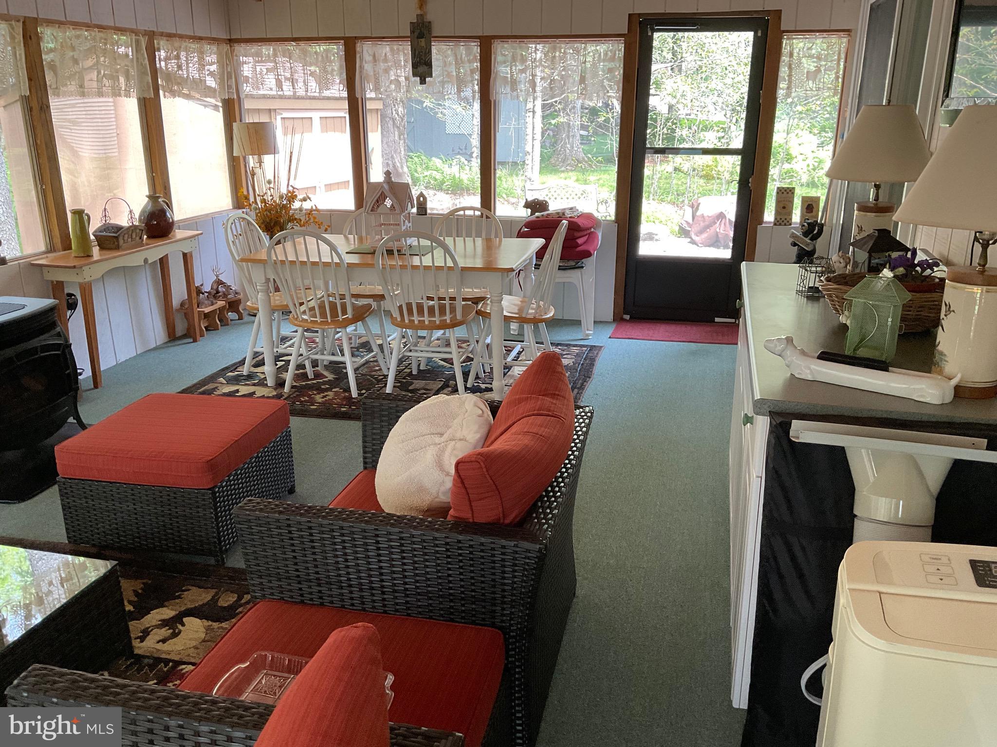 ARROWHEAD  LAKES - Residential