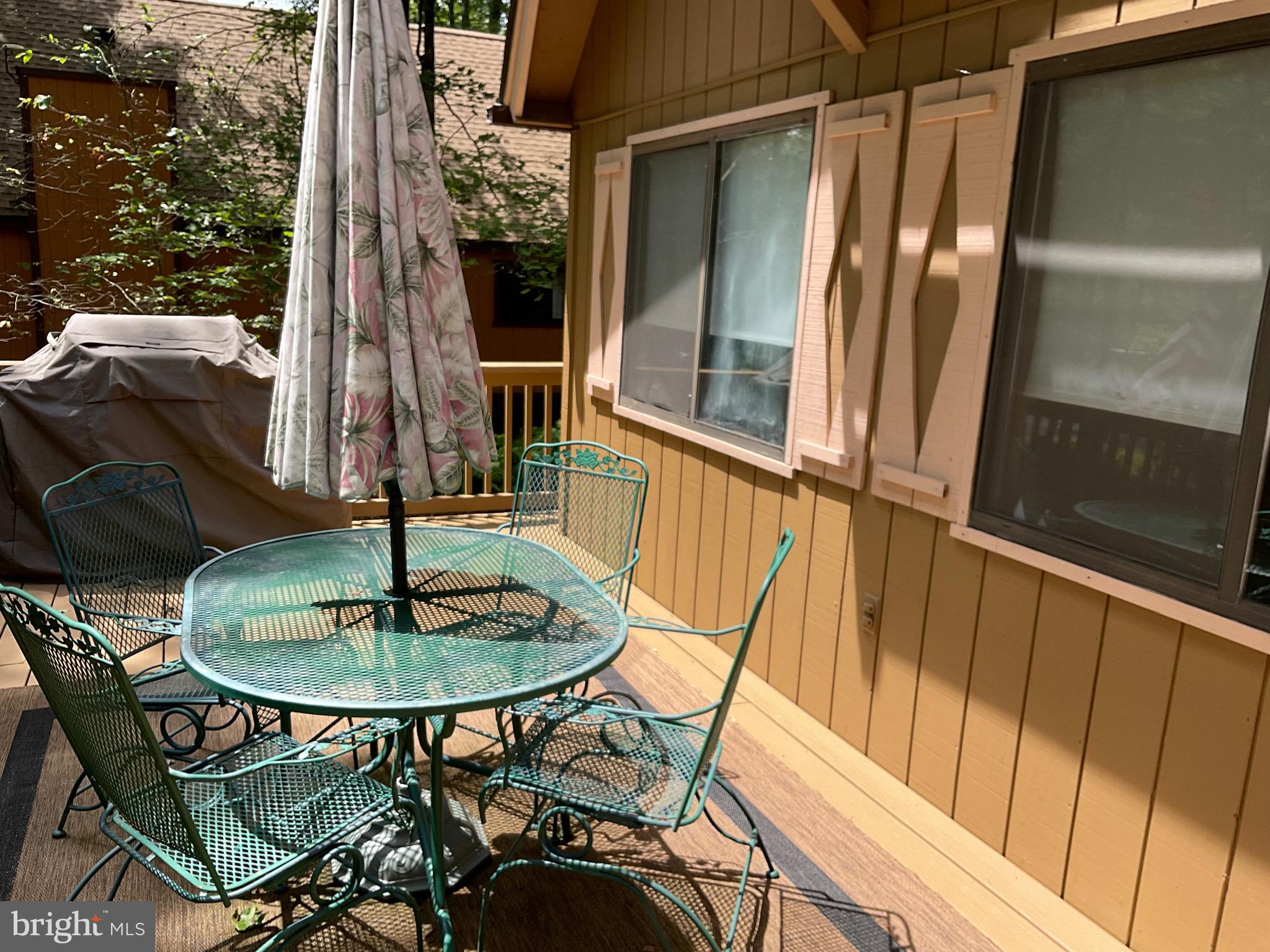 ARROWHEAD  LAKES - Residential