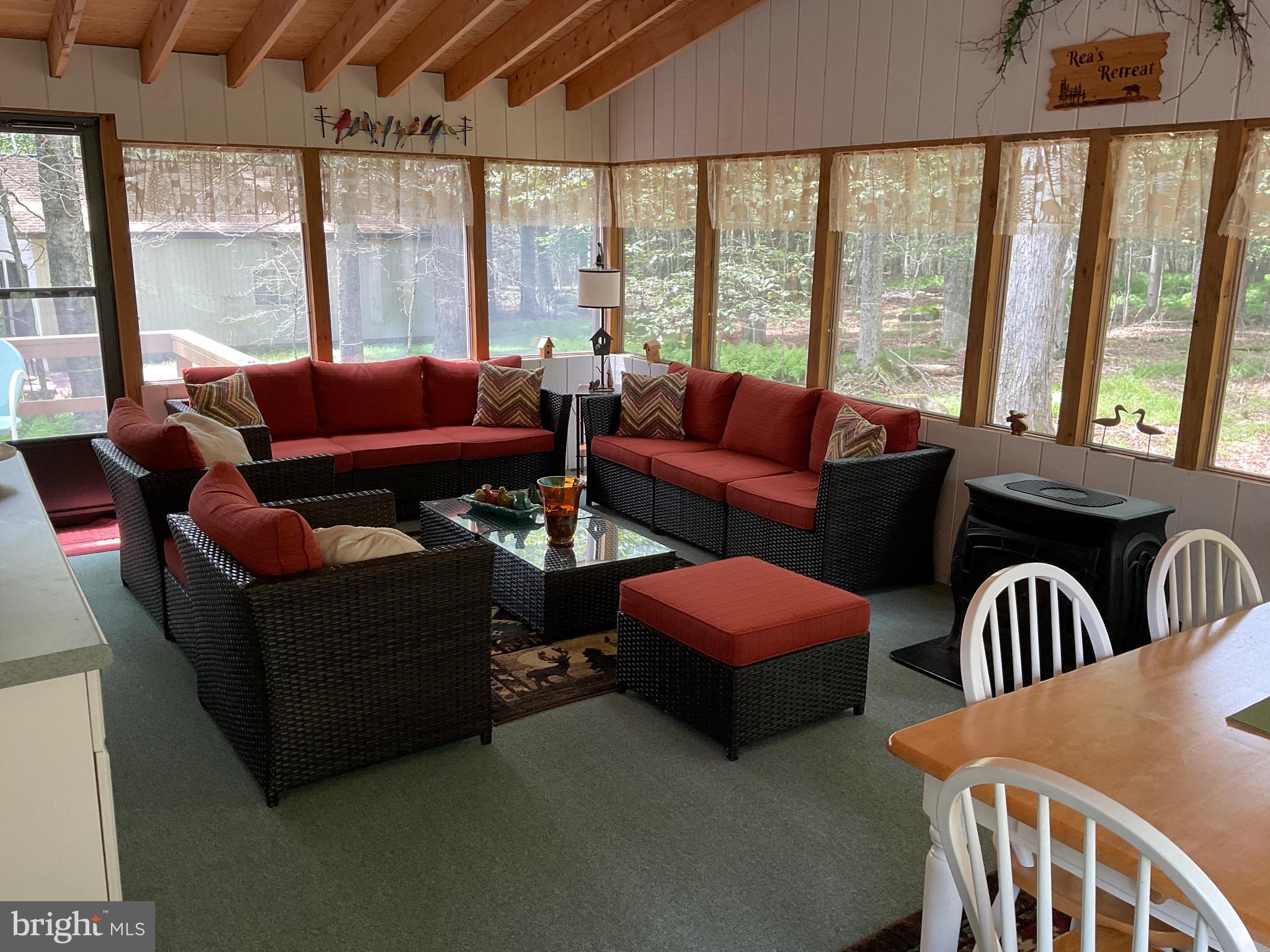 ARROWHEAD  LAKES - Residential