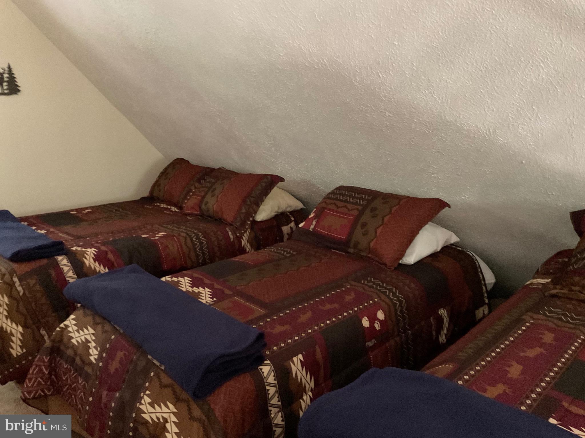 ARROWHEAD  LAKES - Residential