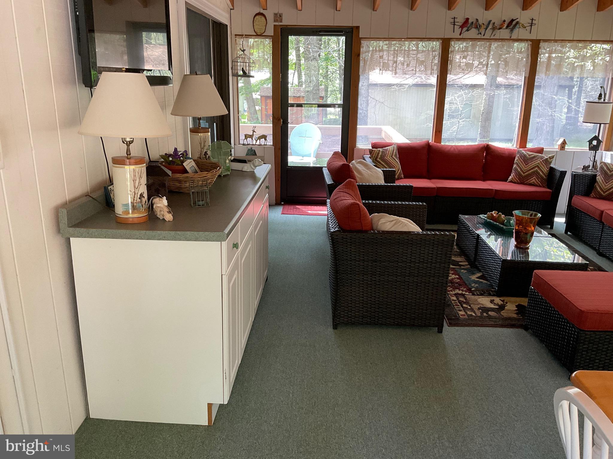 ARROWHEAD  LAKES - Residential