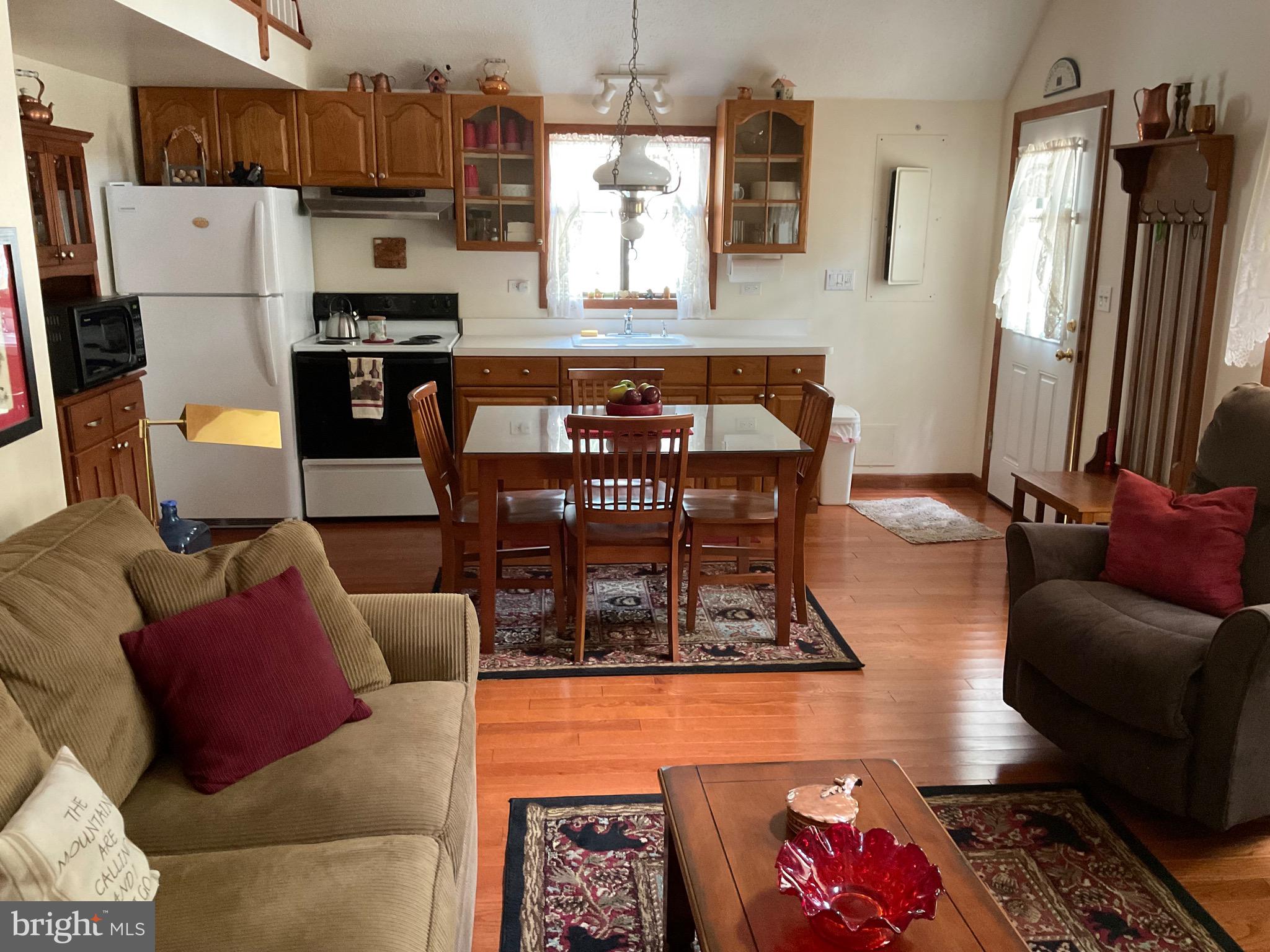 ARROWHEAD  LAKES - Residential