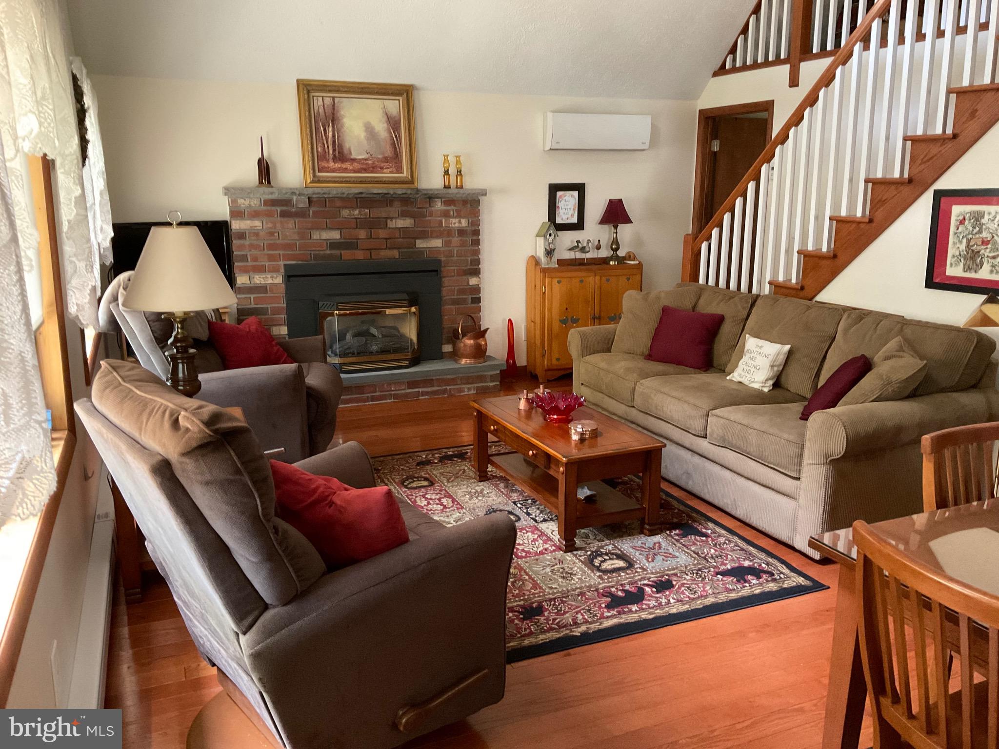 ARROWHEAD  LAKES - Residential