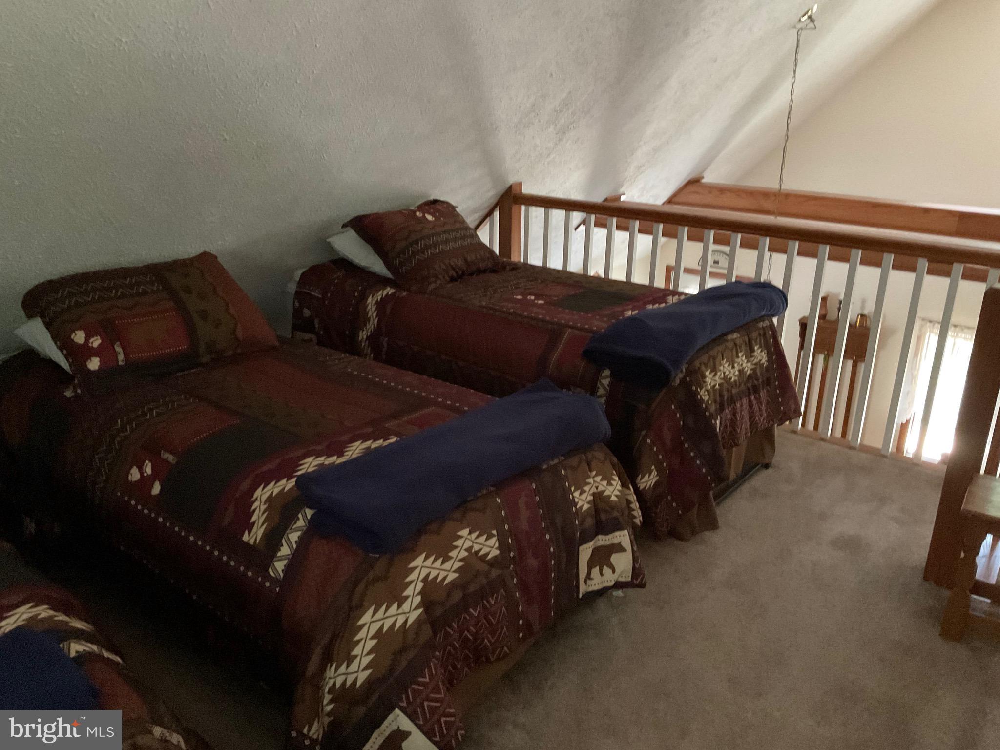 ARROWHEAD  LAKES - Residential