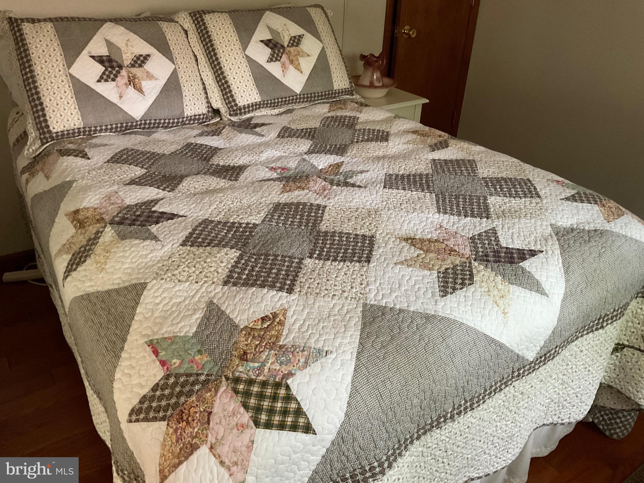 ARROWHEAD  LAKES - Residential