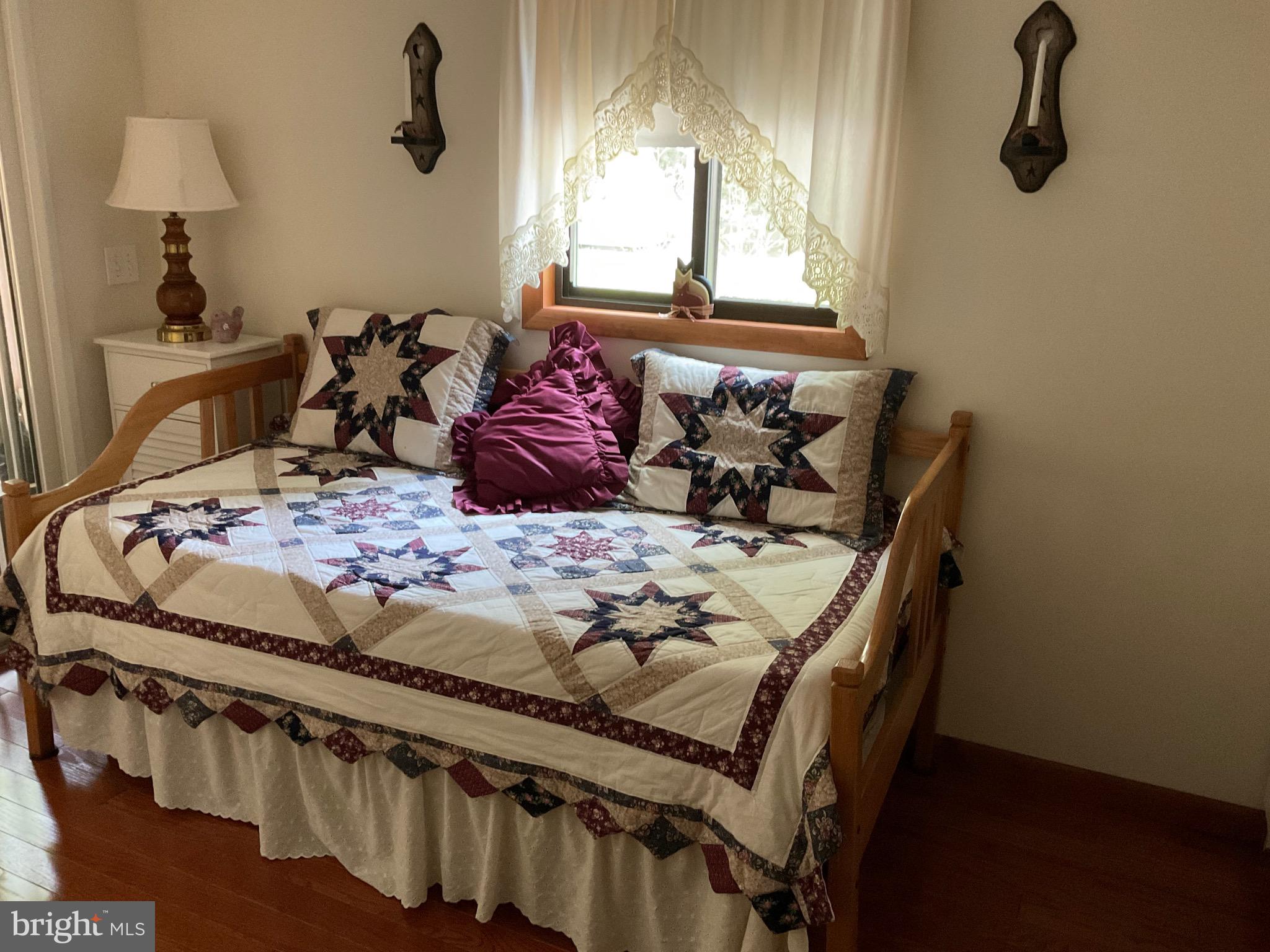 ARROWHEAD  LAKES - Residential