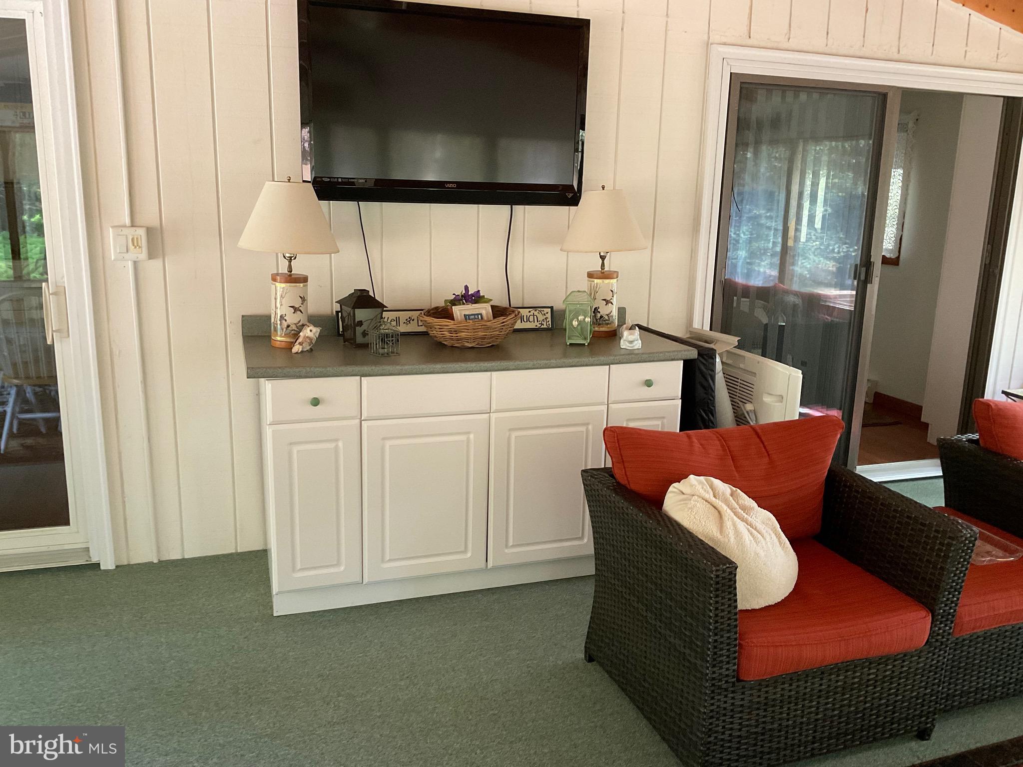 ARROWHEAD  LAKES - Residential