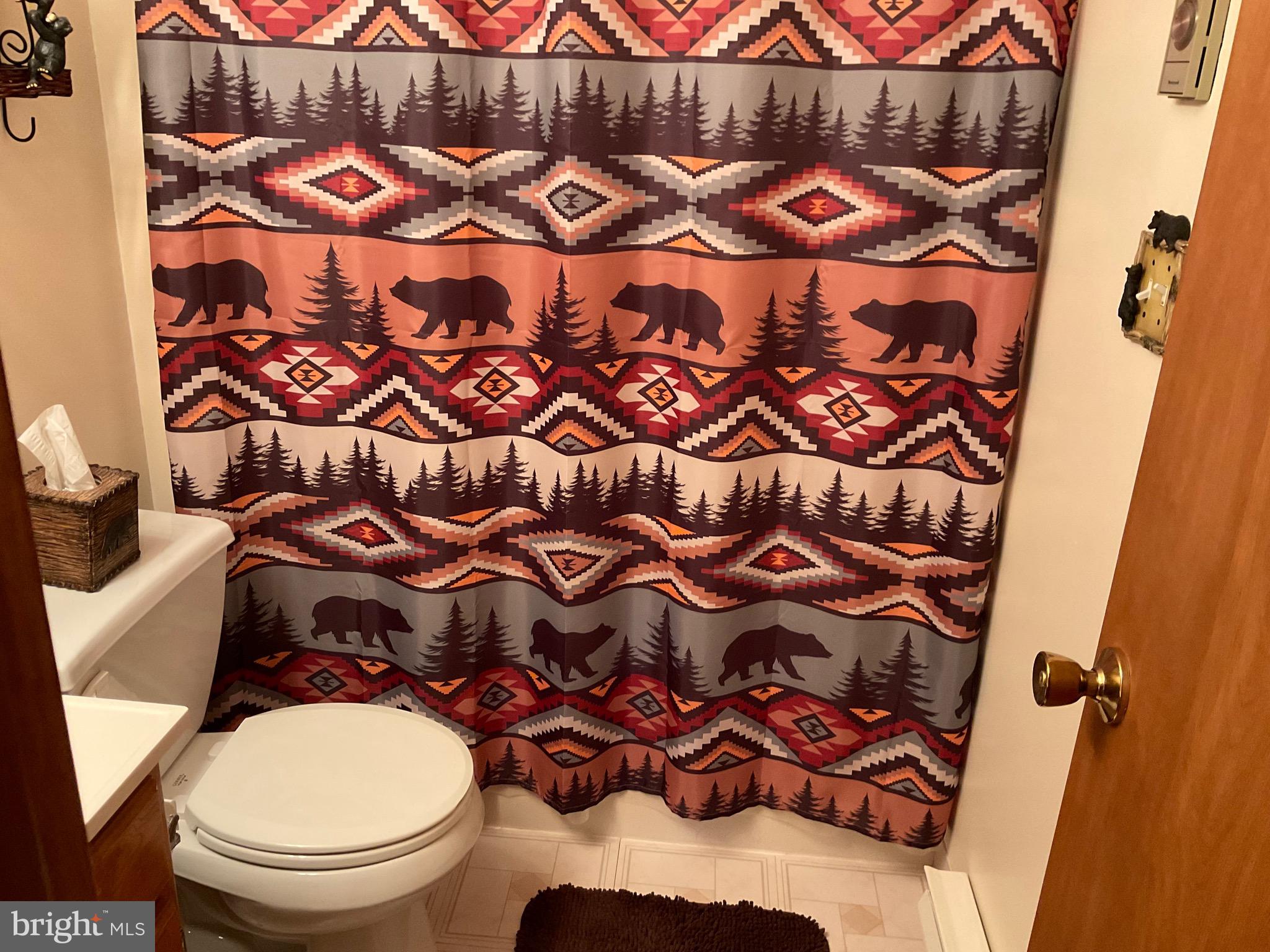 ARROWHEAD  LAKES - Residential