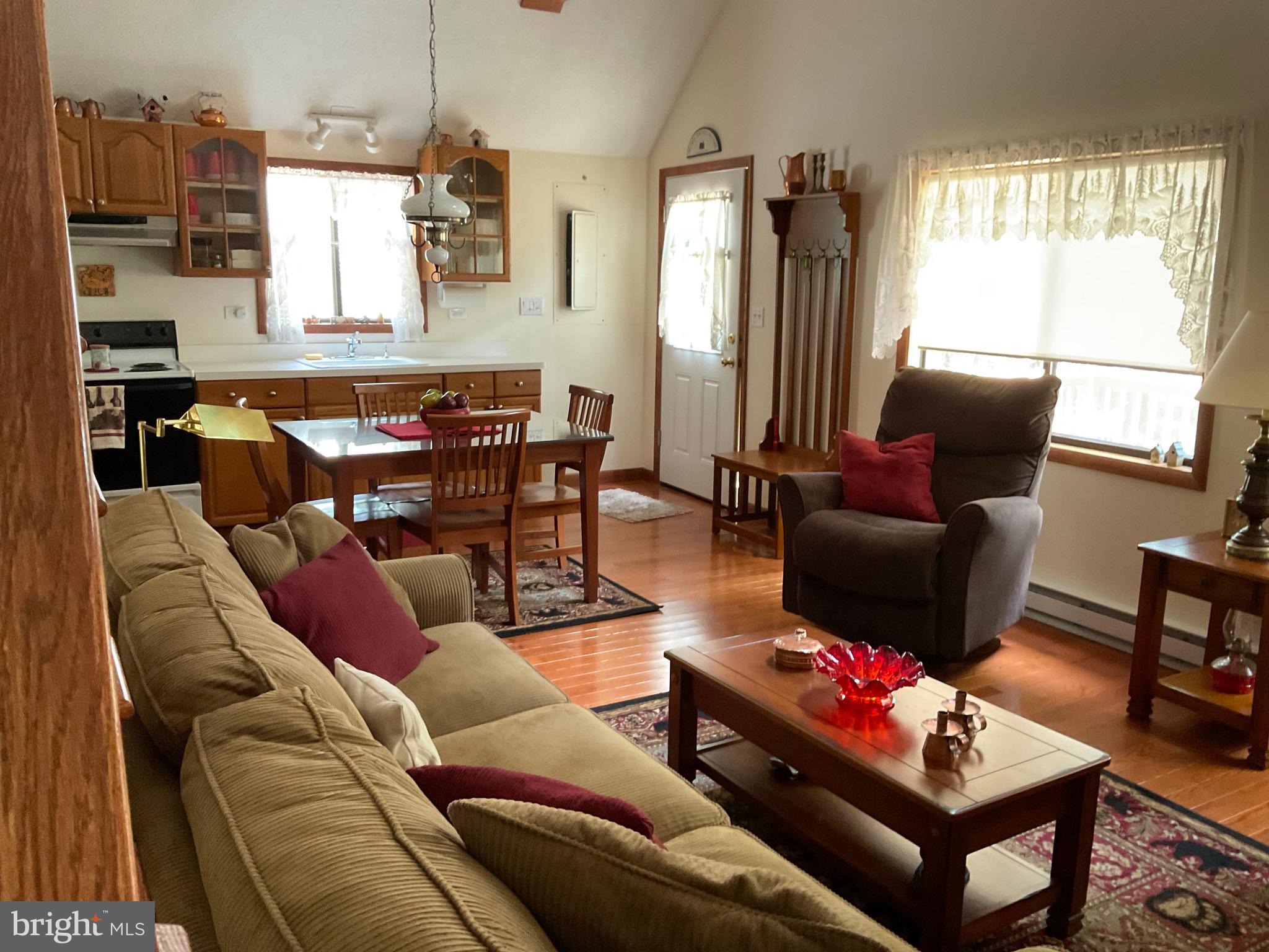 ARROWHEAD  LAKES - Residential