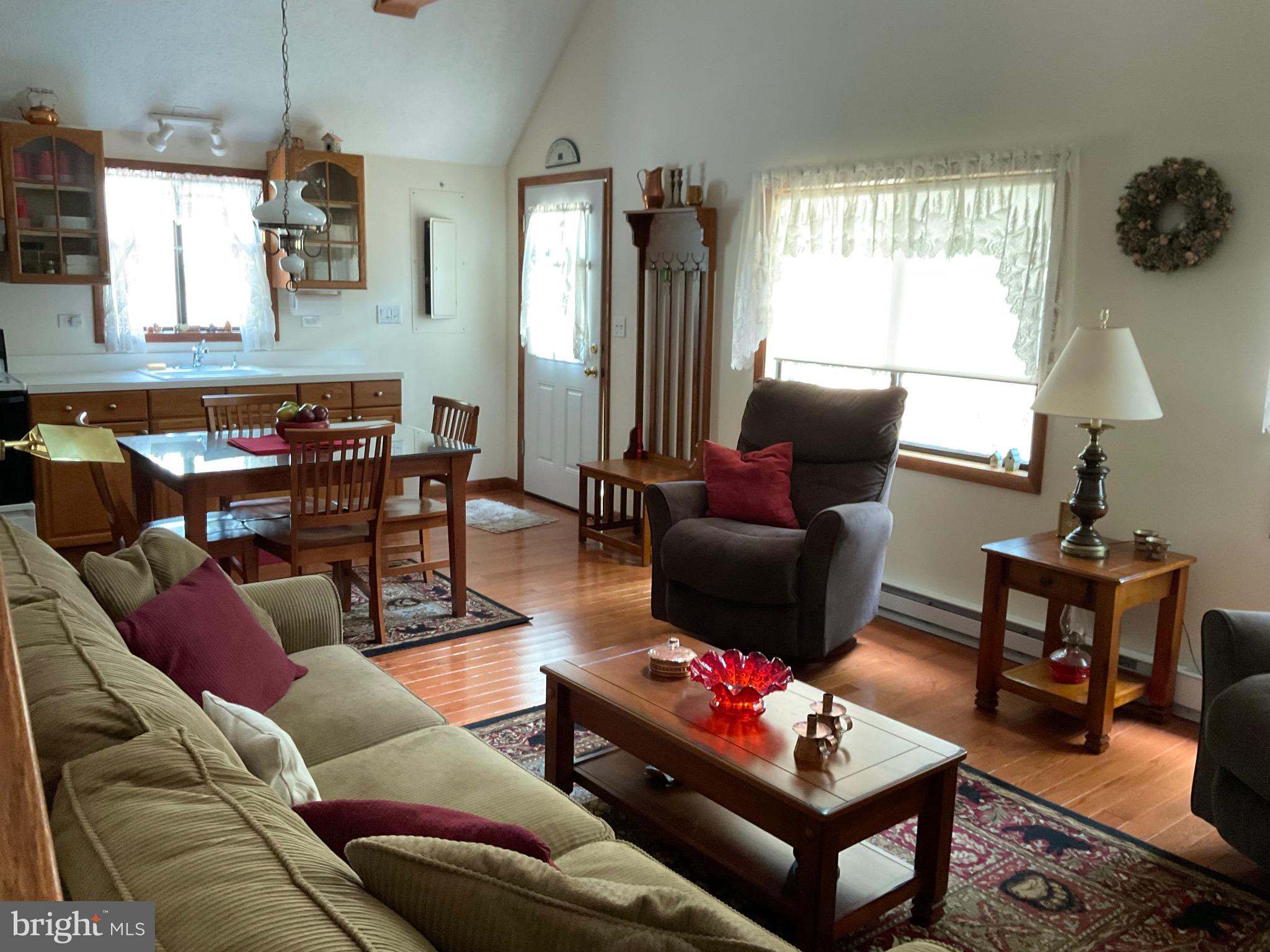 ARROWHEAD  LAKES - Residential