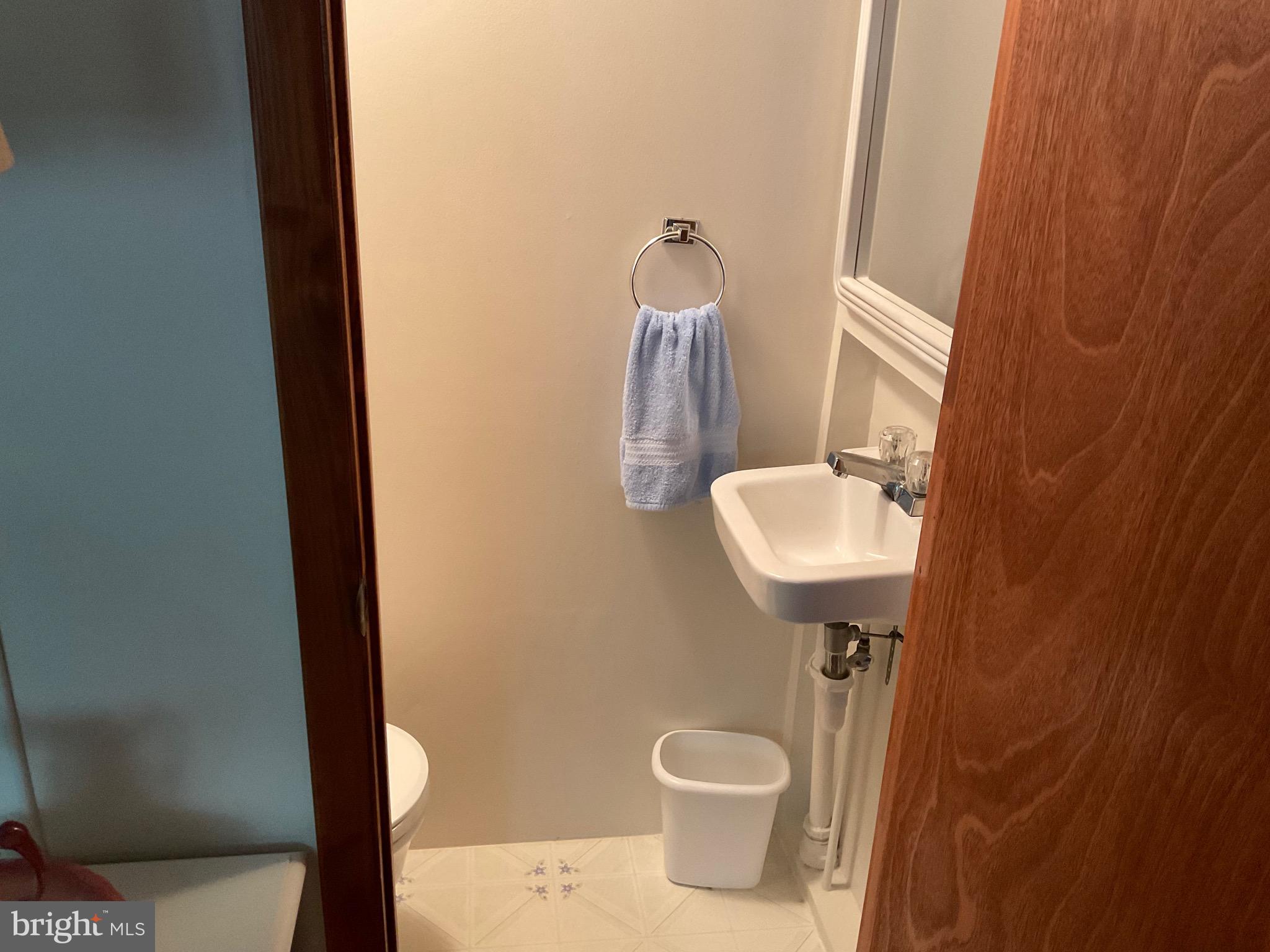 ARROWHEAD  LAKES - Residential