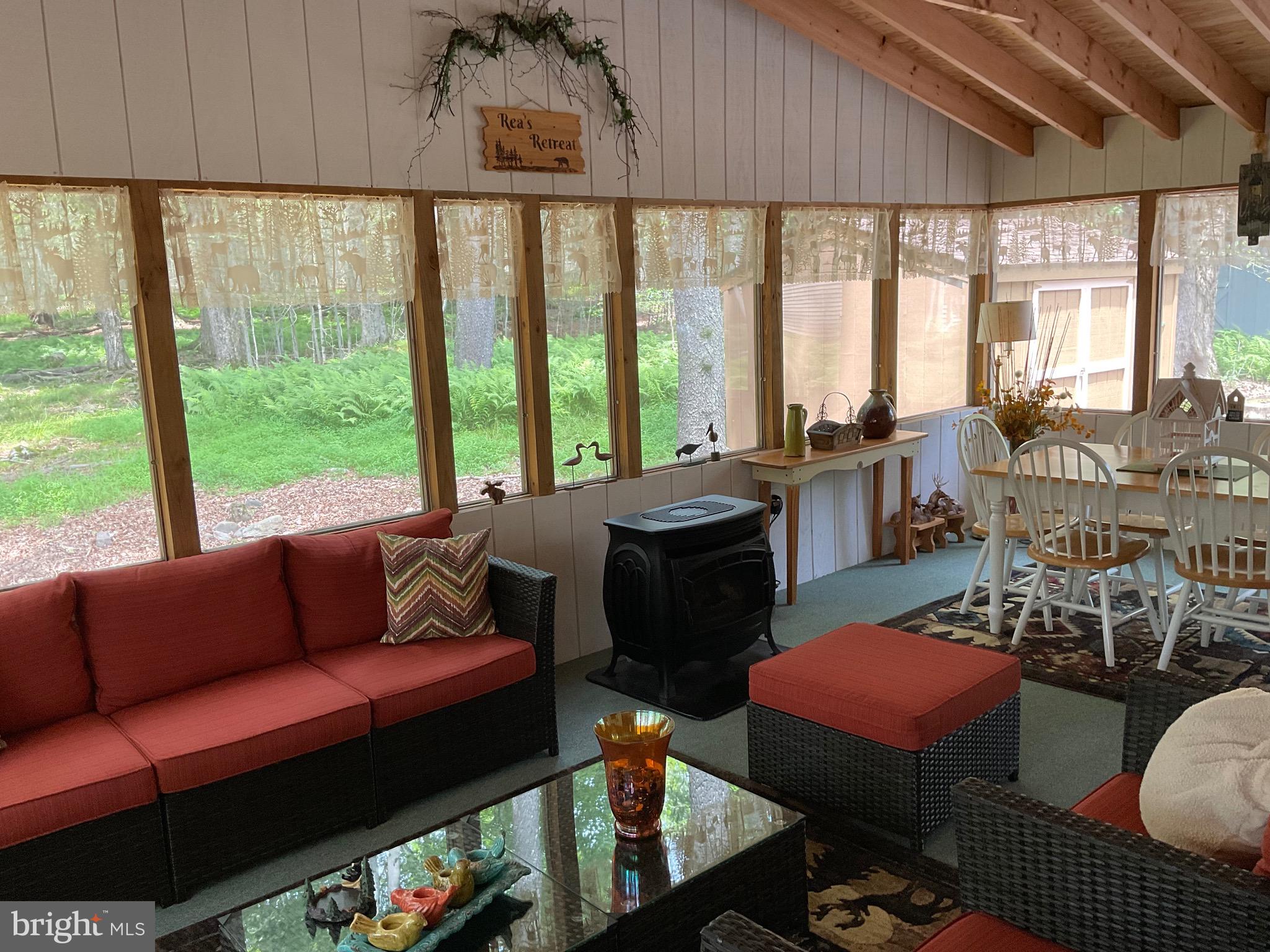 ARROWHEAD  LAKES - Residential