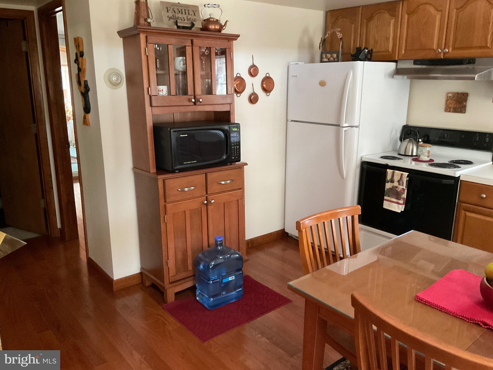 ARROWHEAD  LAKES - Residential