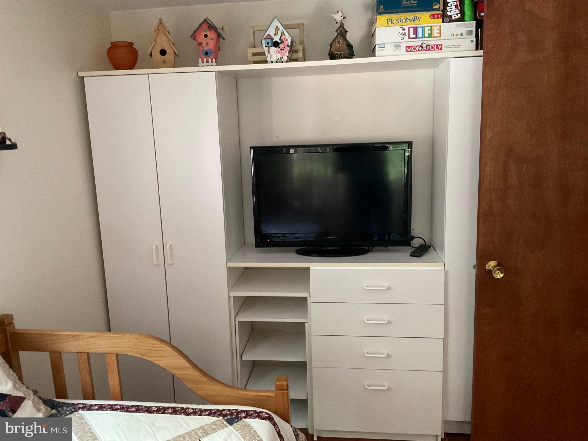 ARROWHEAD  LAKES - Residential