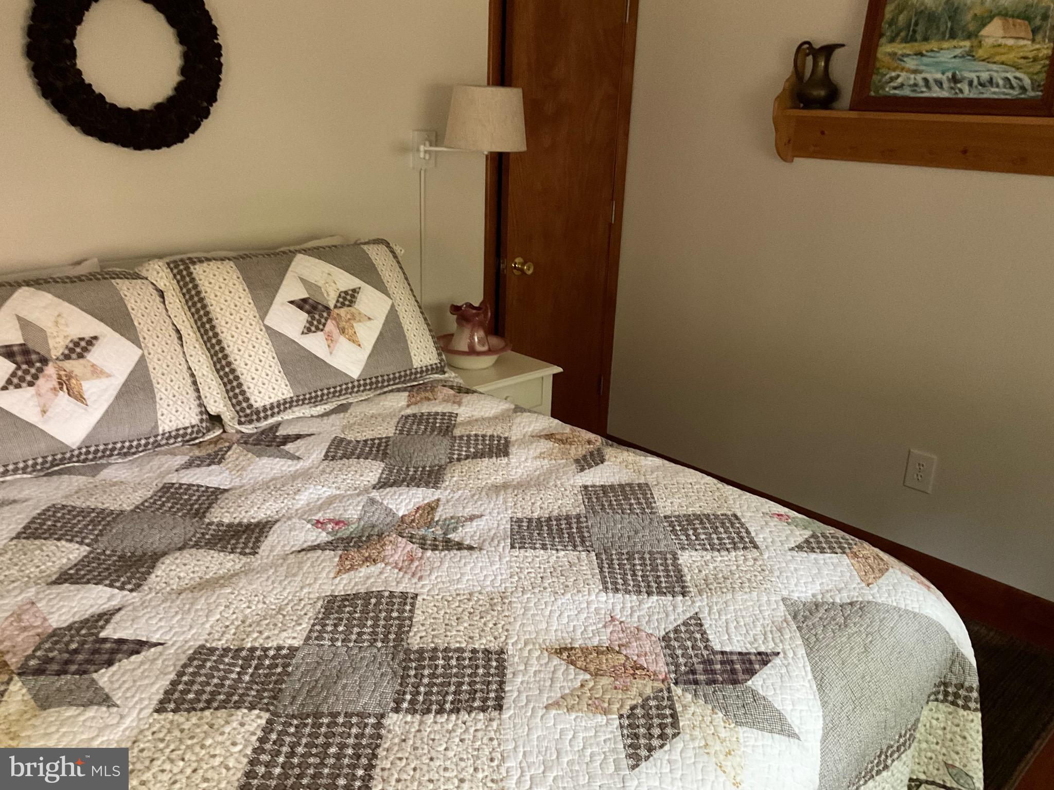 ARROWHEAD  LAKES - Residential