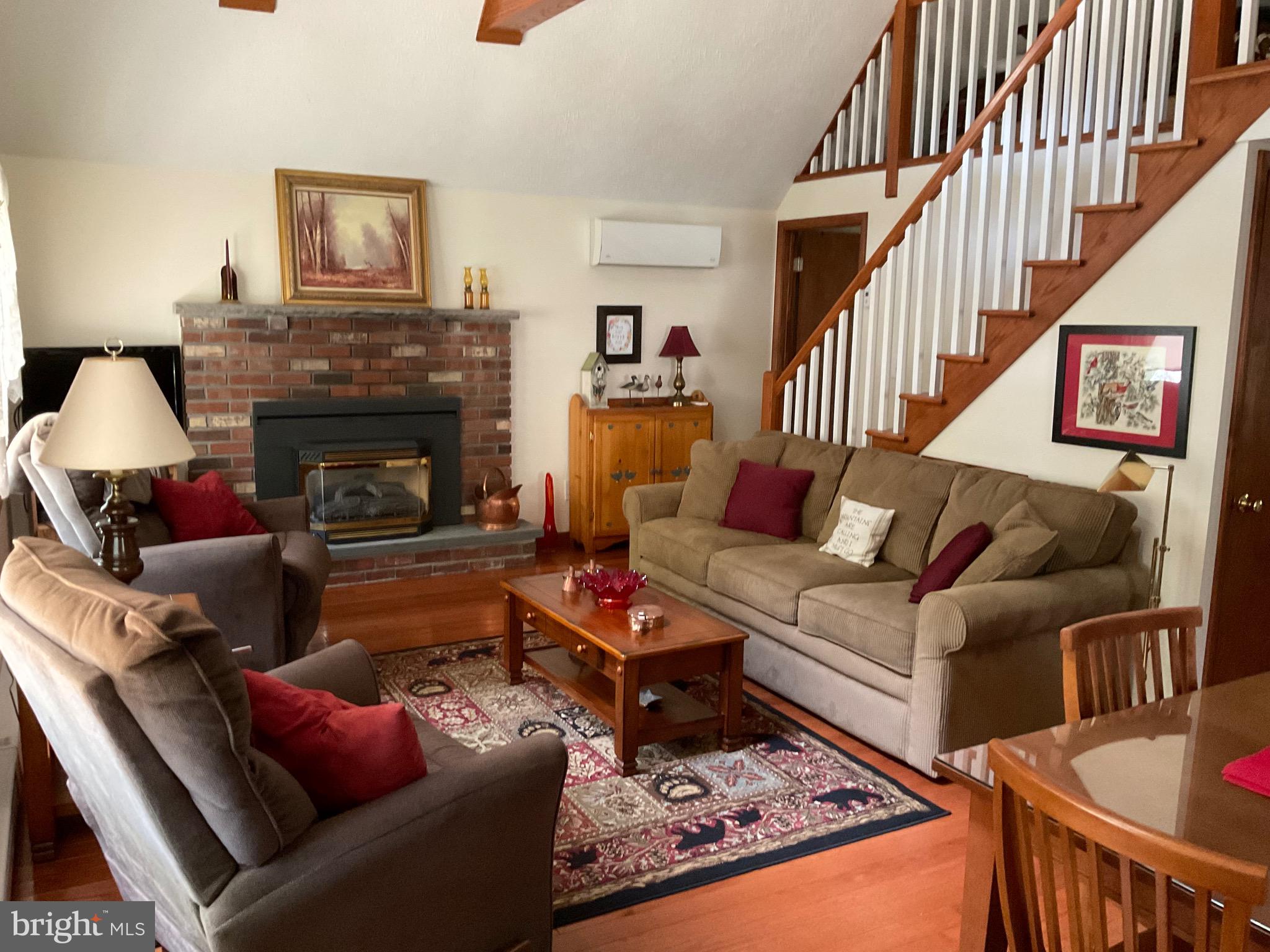 ARROWHEAD  LAKES - Residential