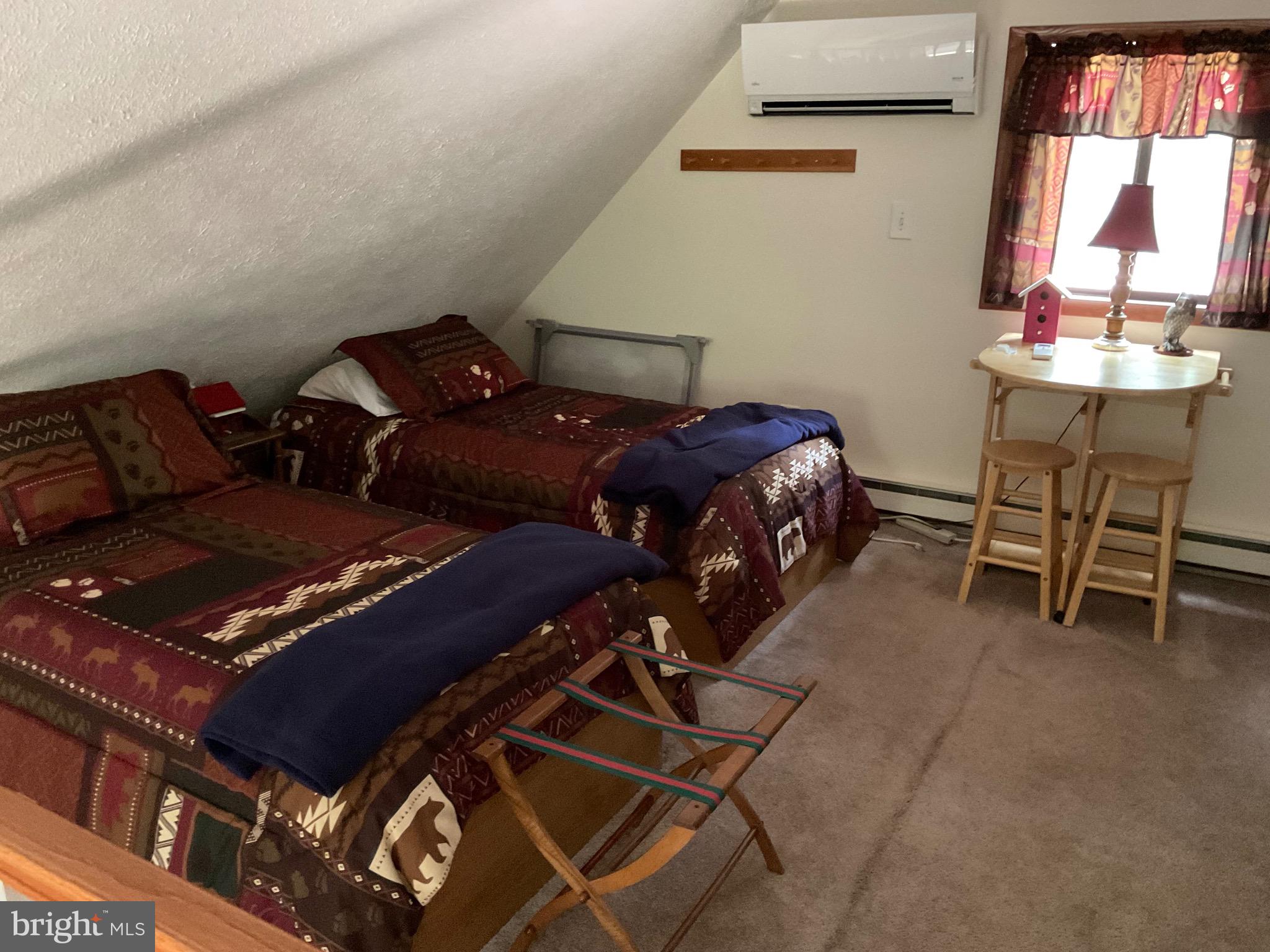 ARROWHEAD  LAKES - Residential