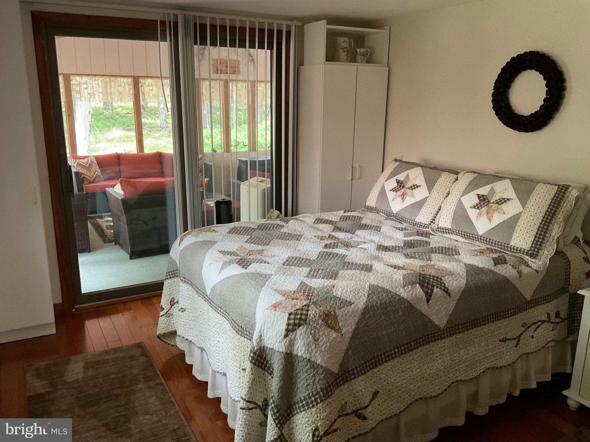 ARROWHEAD  LAKES - Residential