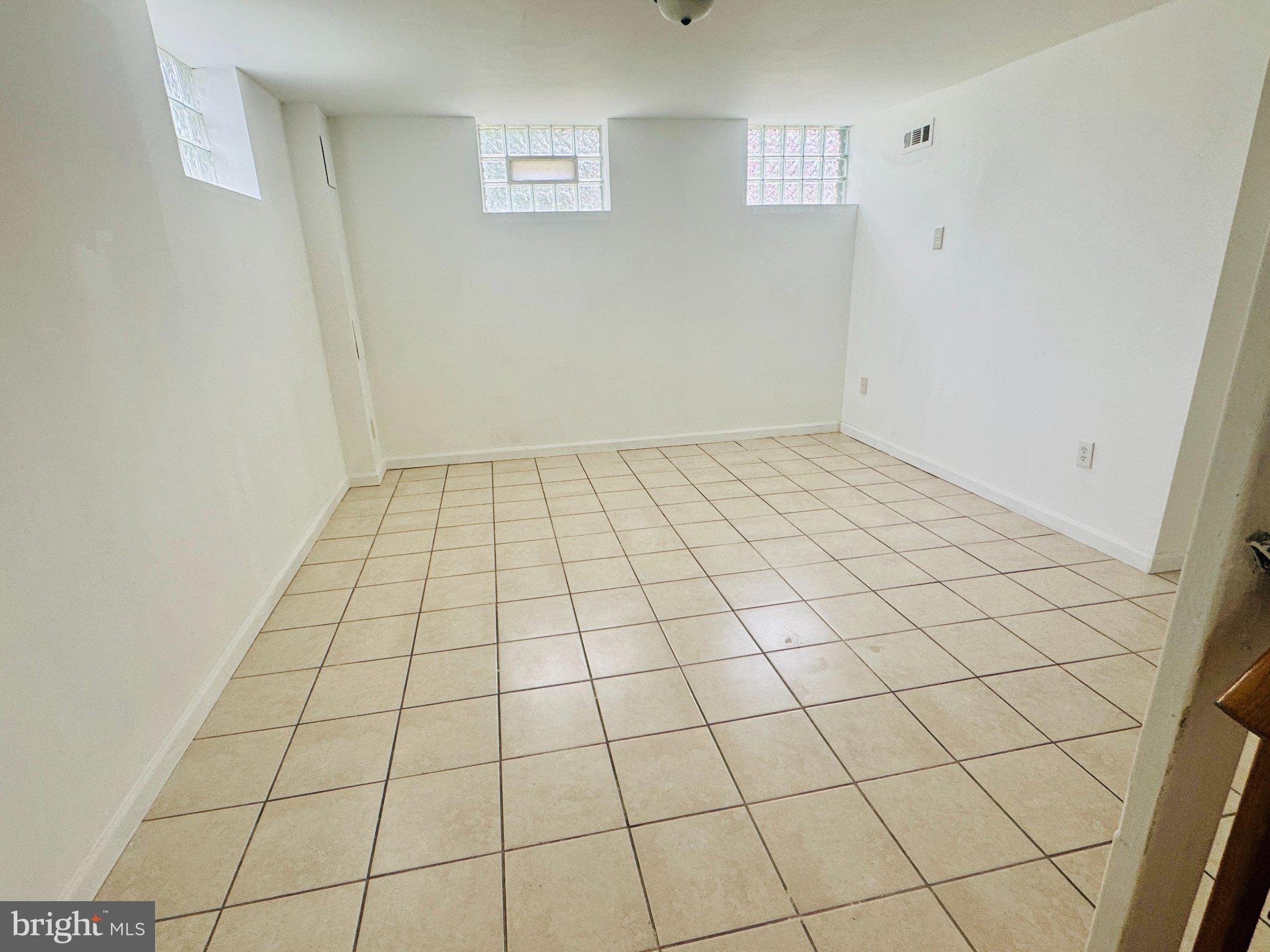 1247 LINKSIDE DRIVE