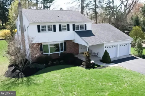 11 Lopatcong Drive, Ewing, NJ MLS: NJME2056506