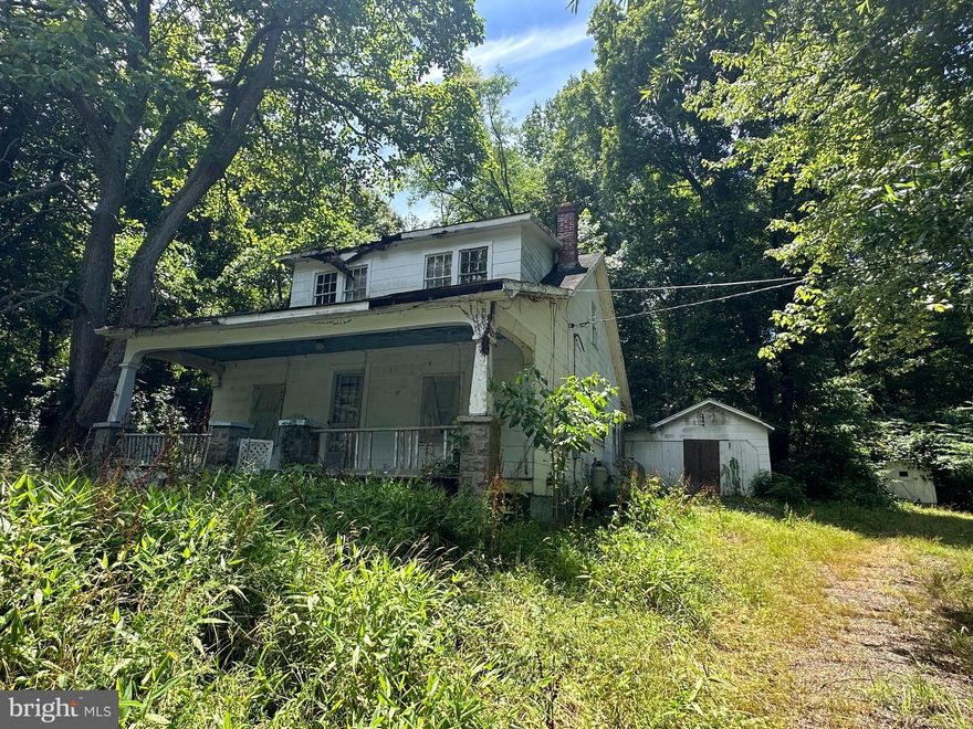 MULTIPLE OFFERS RECEVIED, ALL OFFERS/CHANGES DUE MONDAY, 7/1 BY 8PM.  Investor opportunity/potential, needs complete renovation.  Well and septic condition is unknown