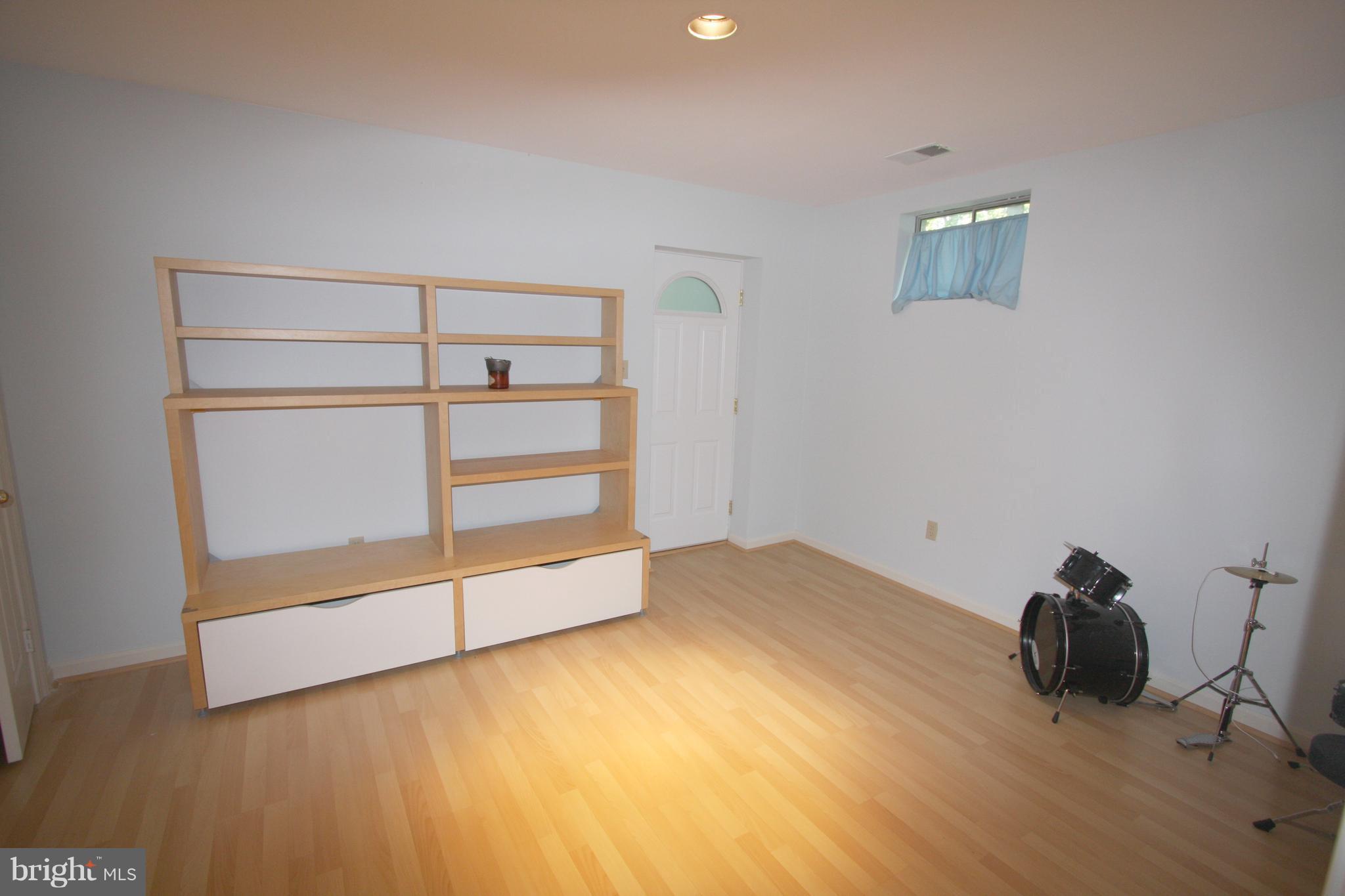 POOLESVILLE - Residential Lease