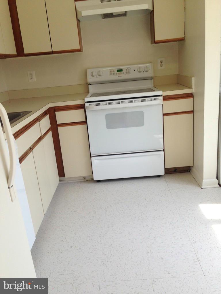 DEVON HILLS CONDO - Residential Lease