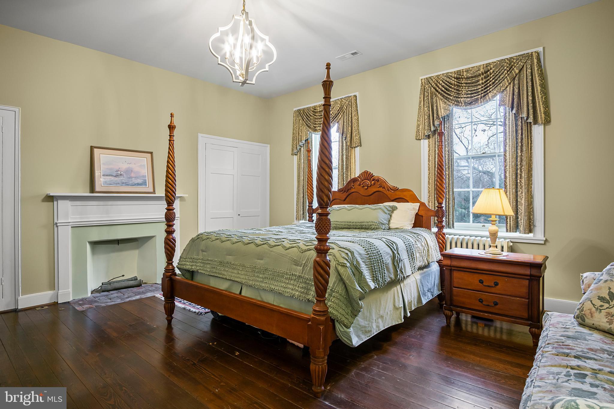 DOWNSVILLE - Residential