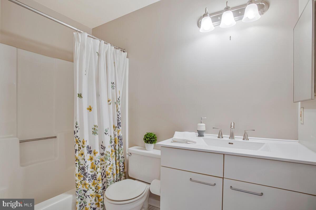 CHESAPEAKE HARBOUR - Residential Lease