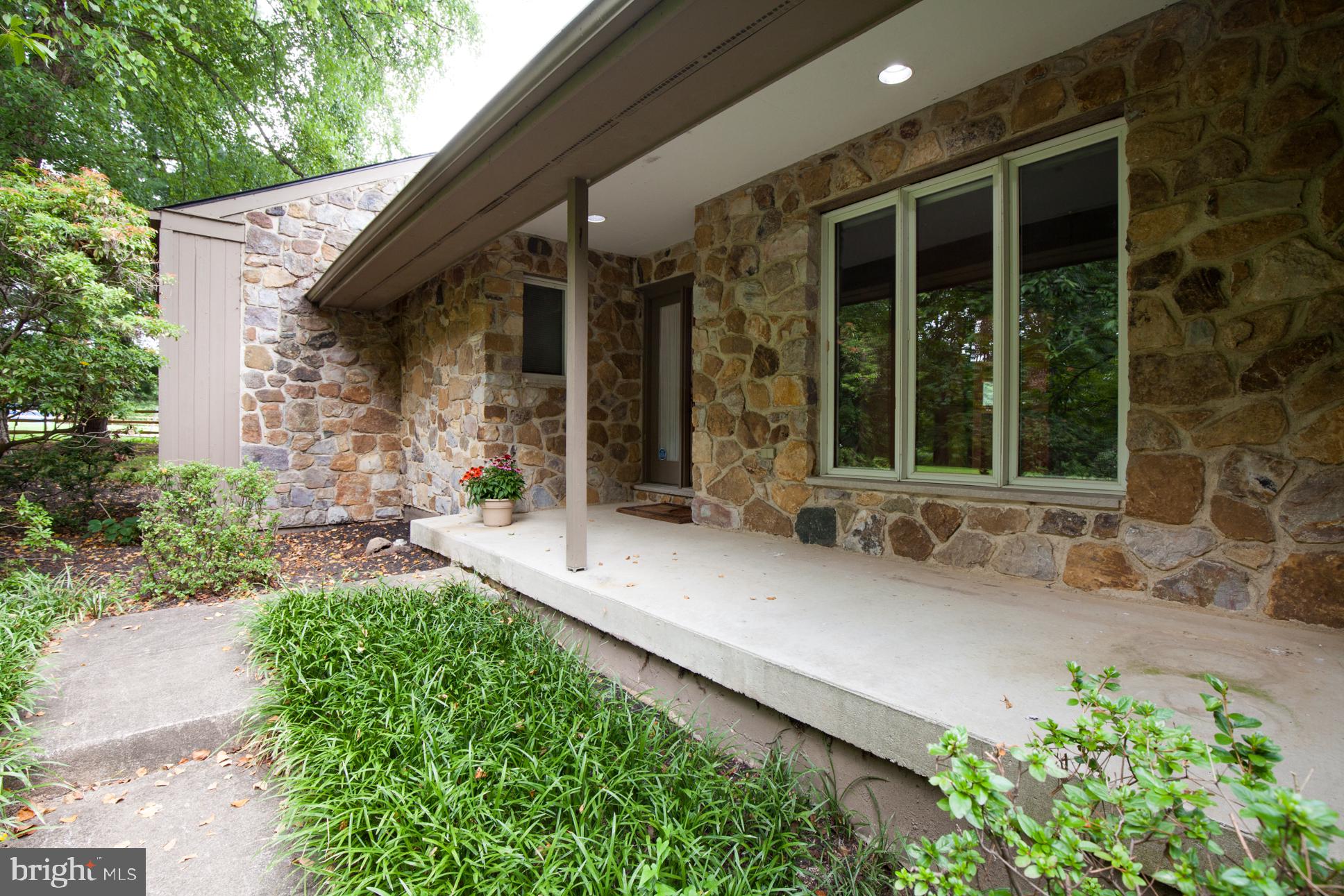 1400 HICKORY HILL RD