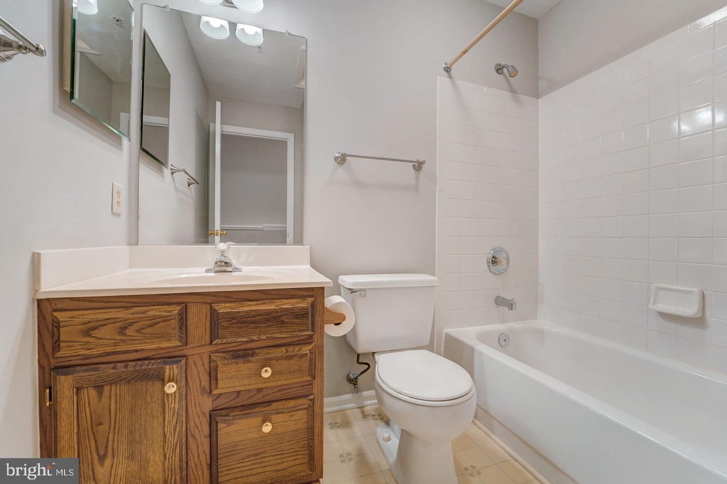 THE BLUFFS AT DEEP CREEK - Residential Lease