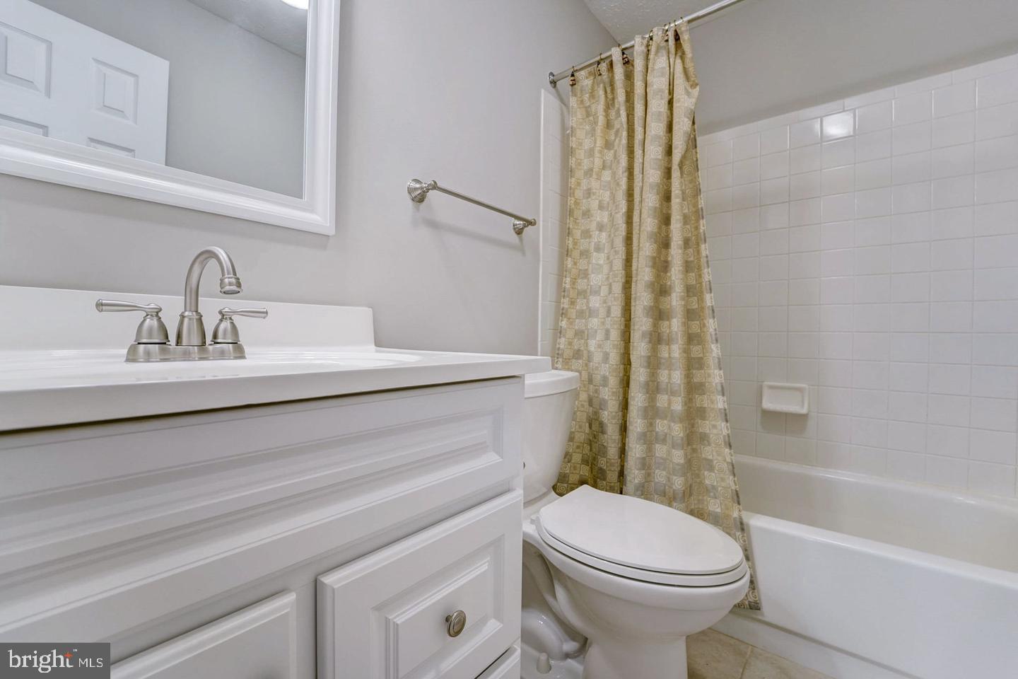 THE BLUFFS AT DEEP CREEK - Residential Lease