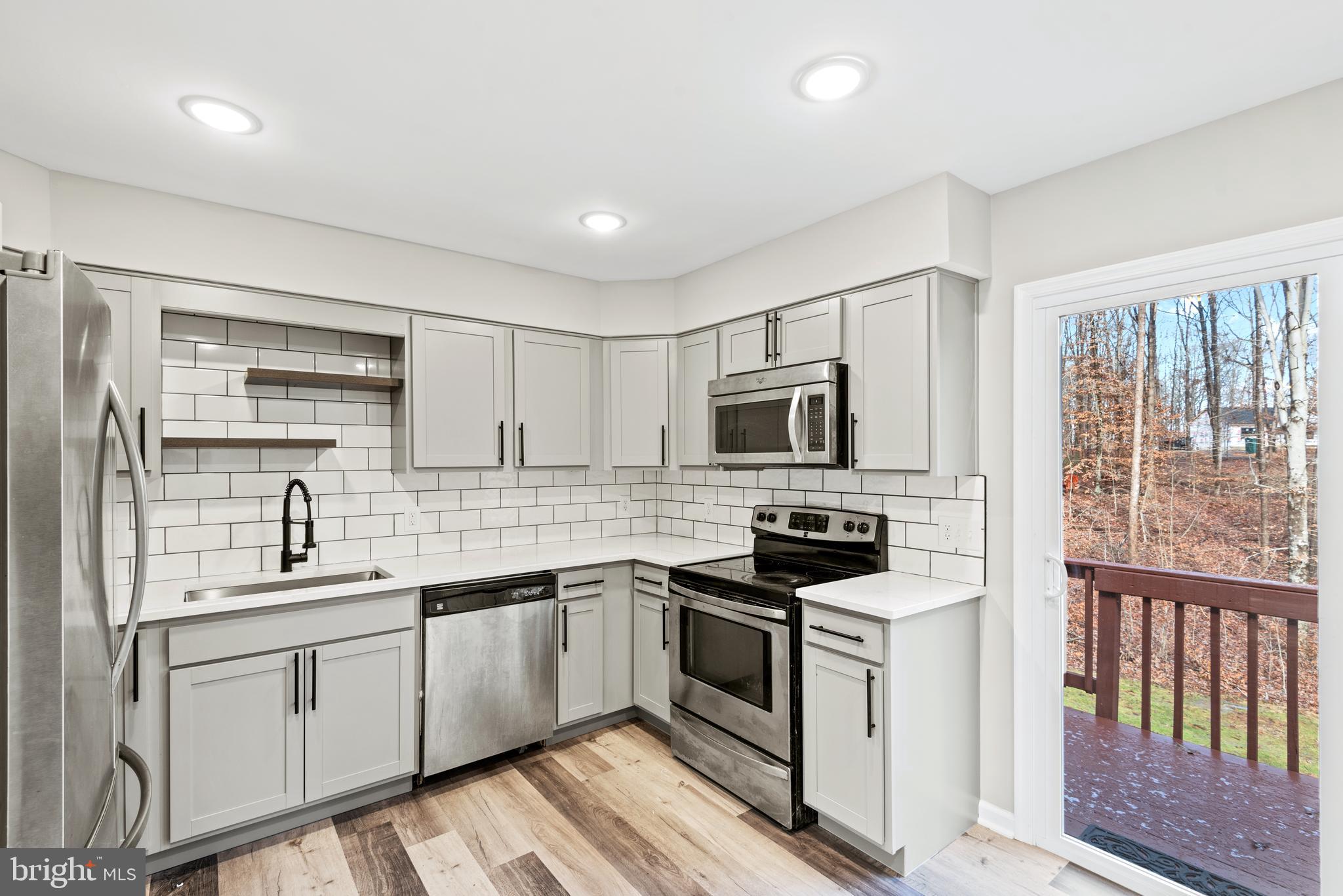 STUBBS LAKE VIEW - Residential